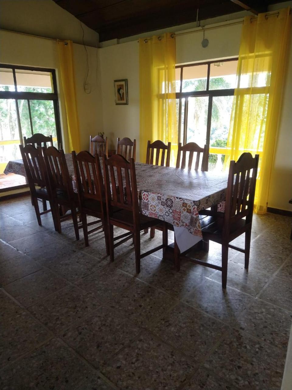 Eight-Bedroom House photo 3