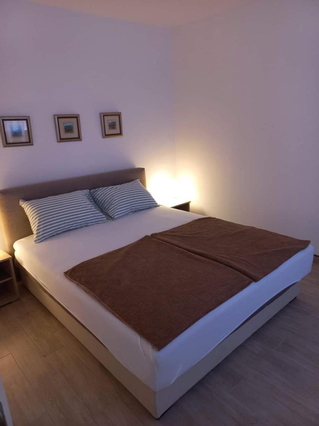 One-Bedroom Apartment with View photo 1