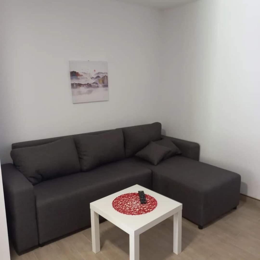 One-Bedroom Apartment with View photo 2