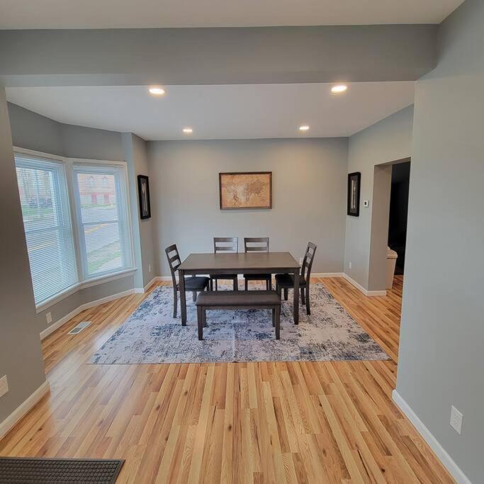 Three-Bedroom Apartment photo 2