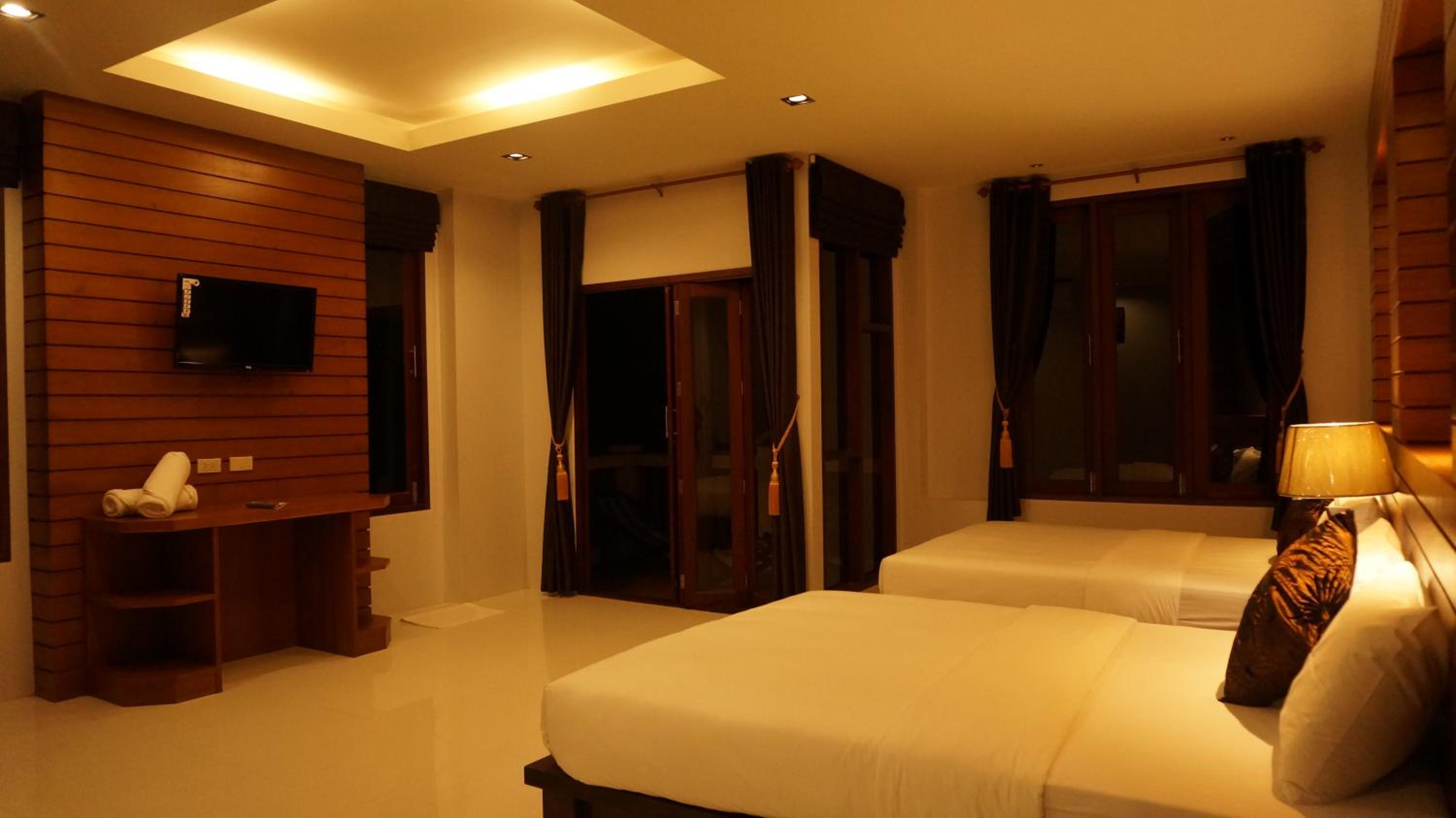 Deluxe Family Room - Photo 9