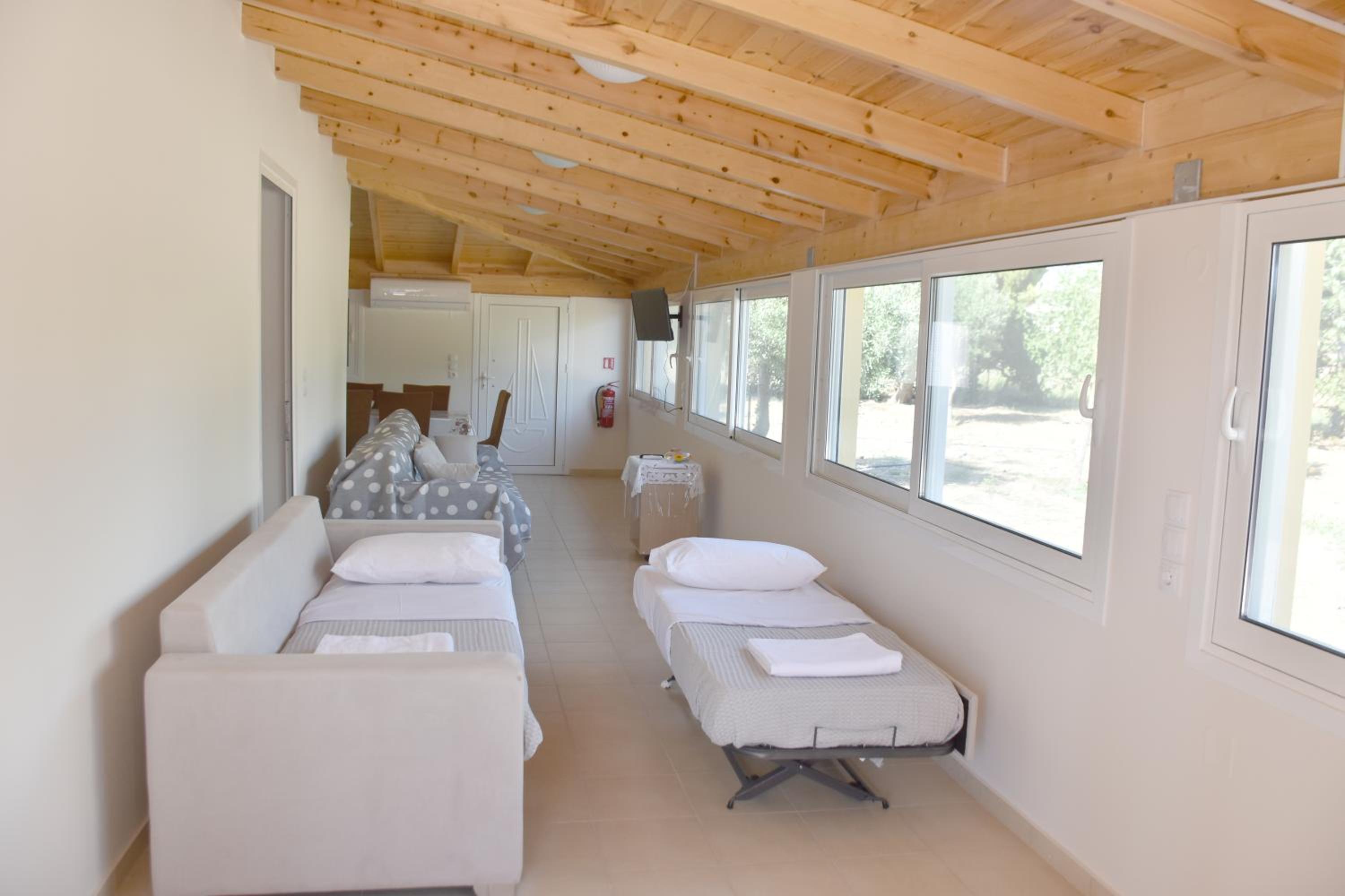 One-Bedroom House photo 1