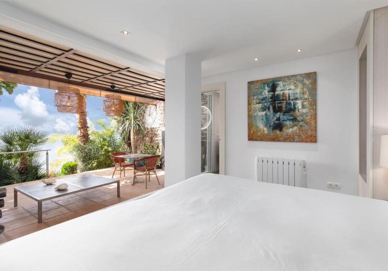 One-Bedroom Apartment with Sea View and Terrace