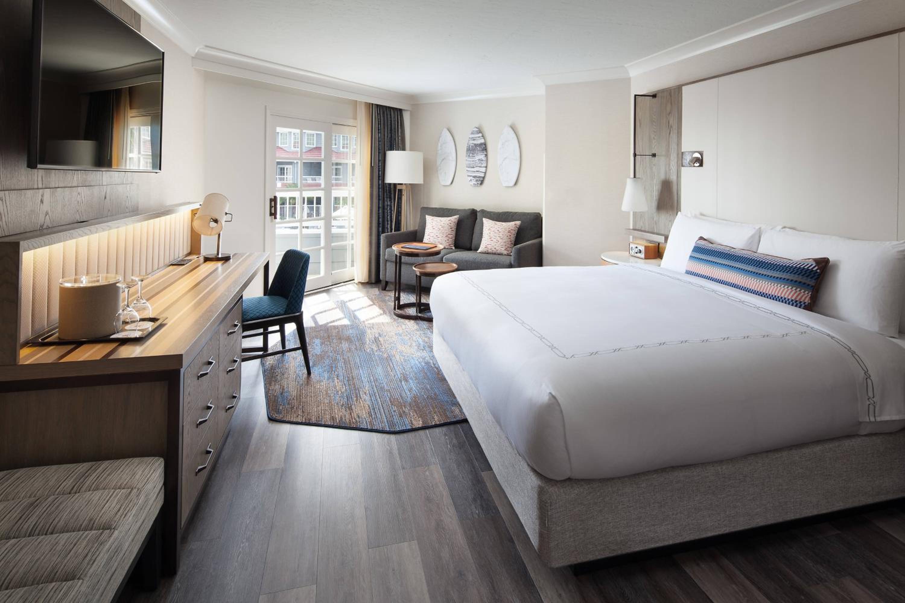 King Room with Sofa Bed and Balcony - Photo 1