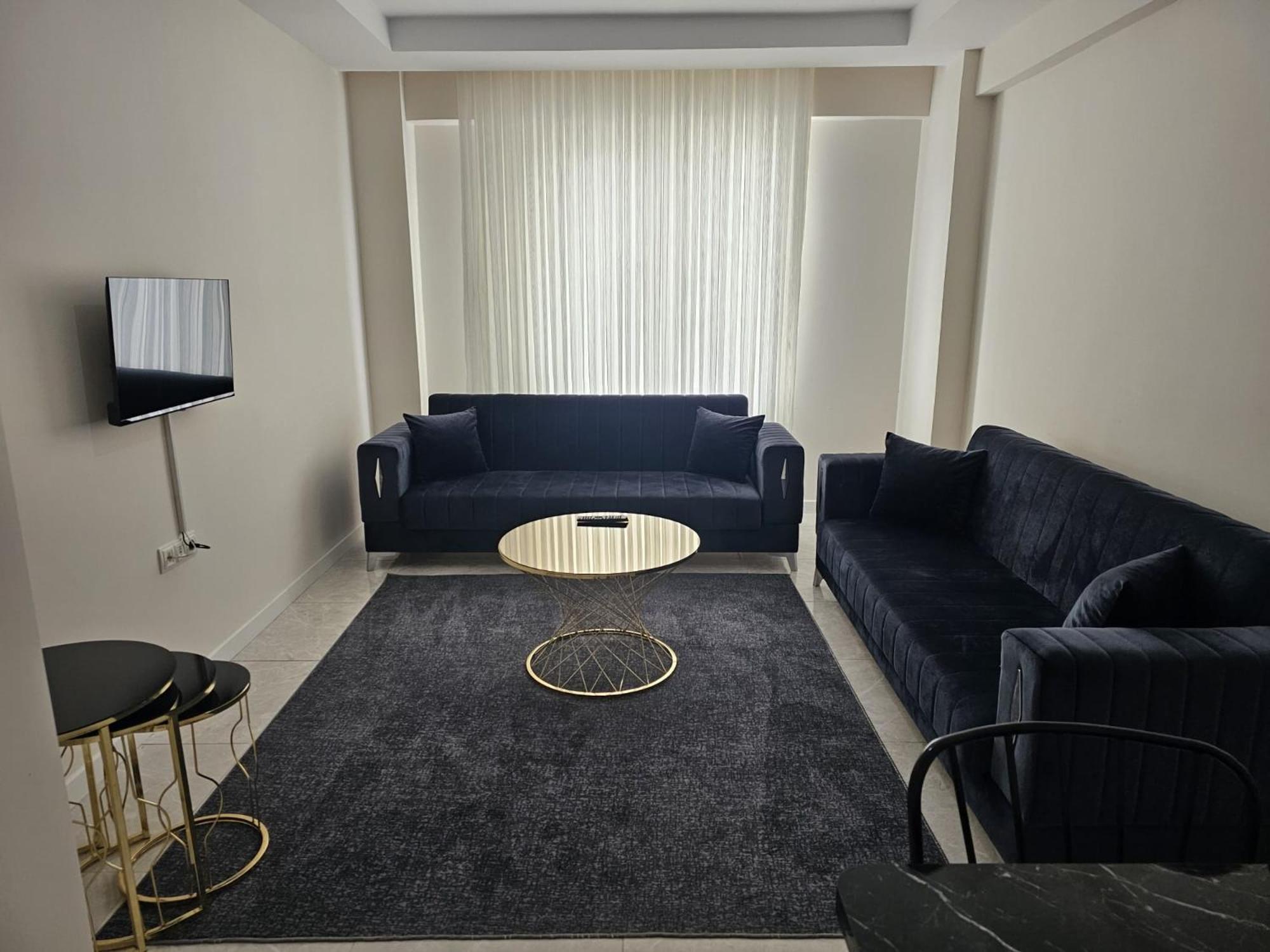 One-Bedroom Apartment photo 1