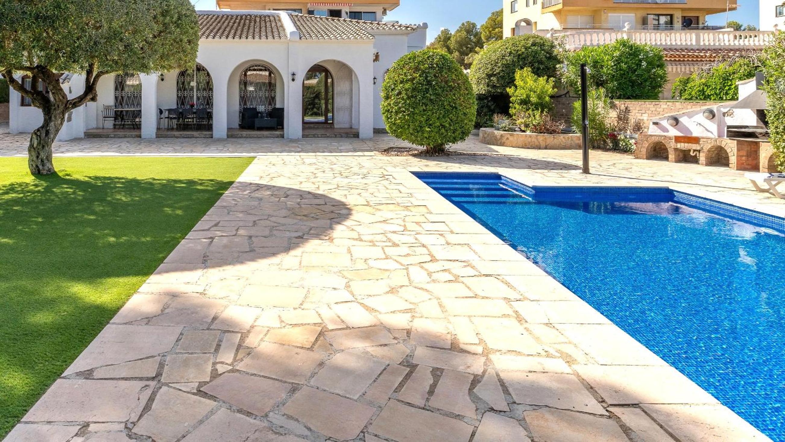Villa photo 3