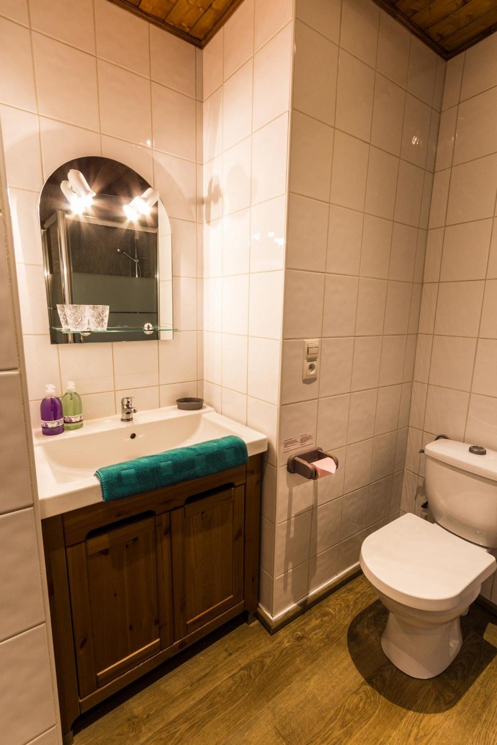 Double Room - Photo 13
