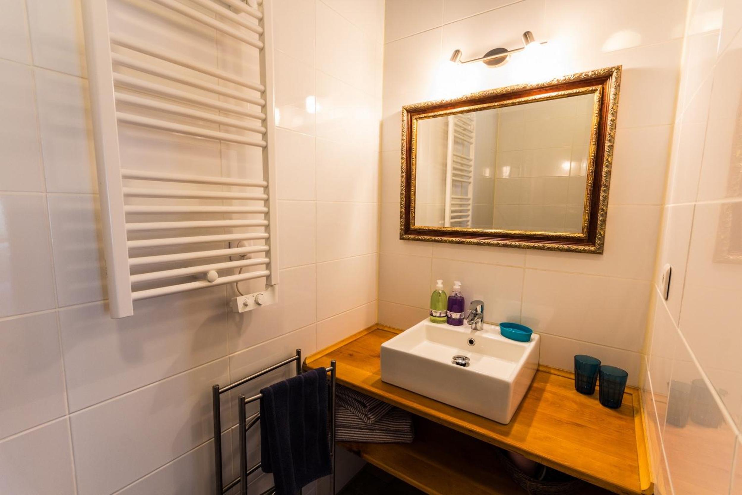 Double Room - Photo 5