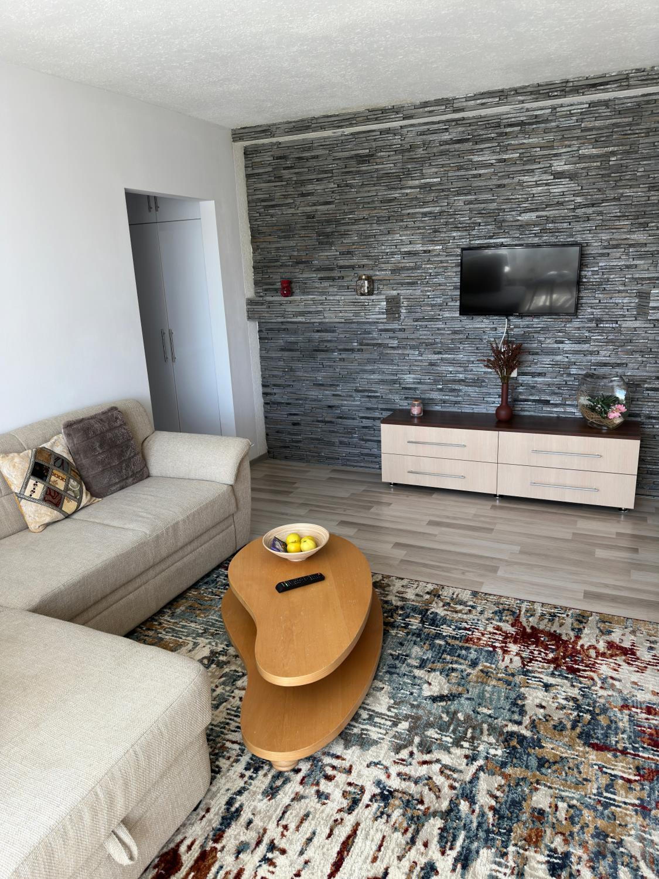 One-Bedroom Apartment - Photo 1