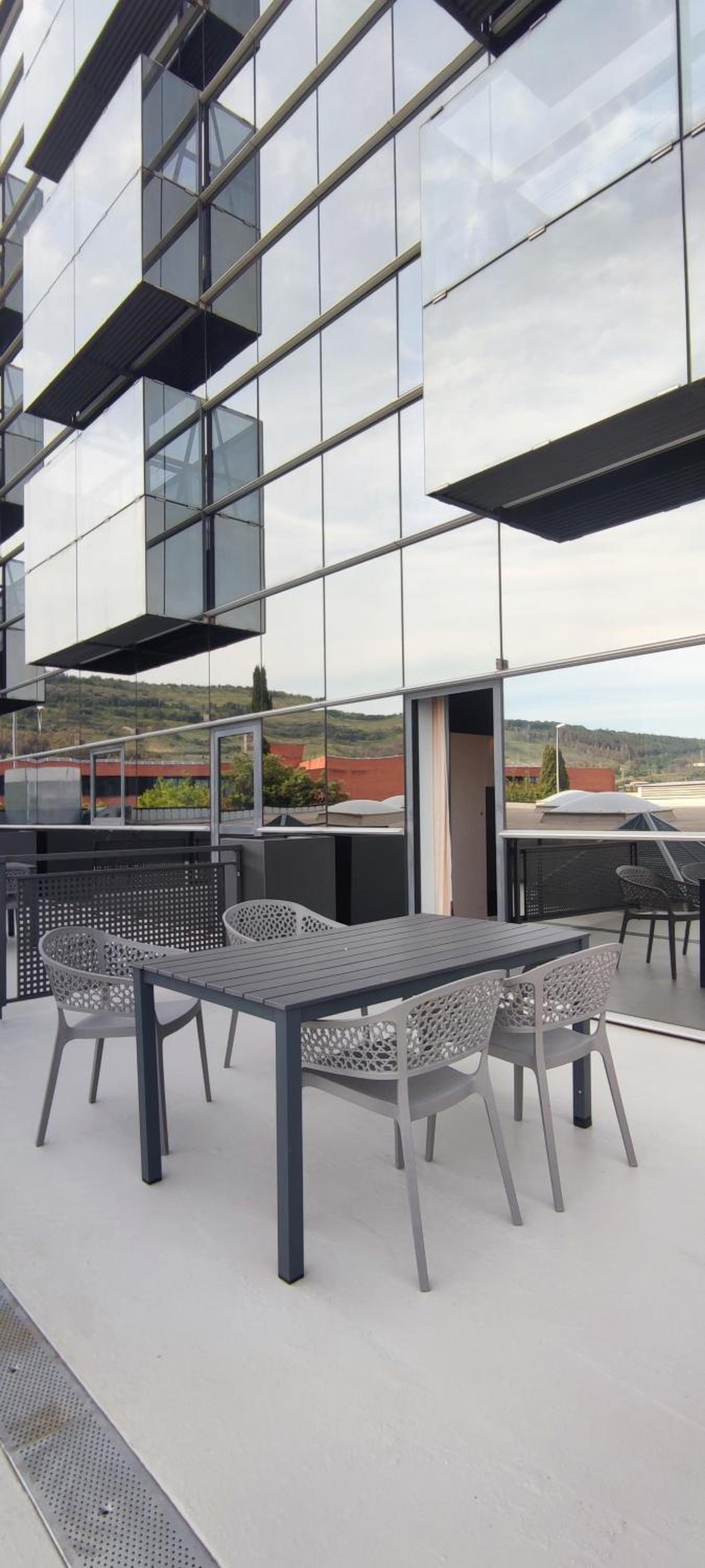 Apartment with Terrace - Photo 8