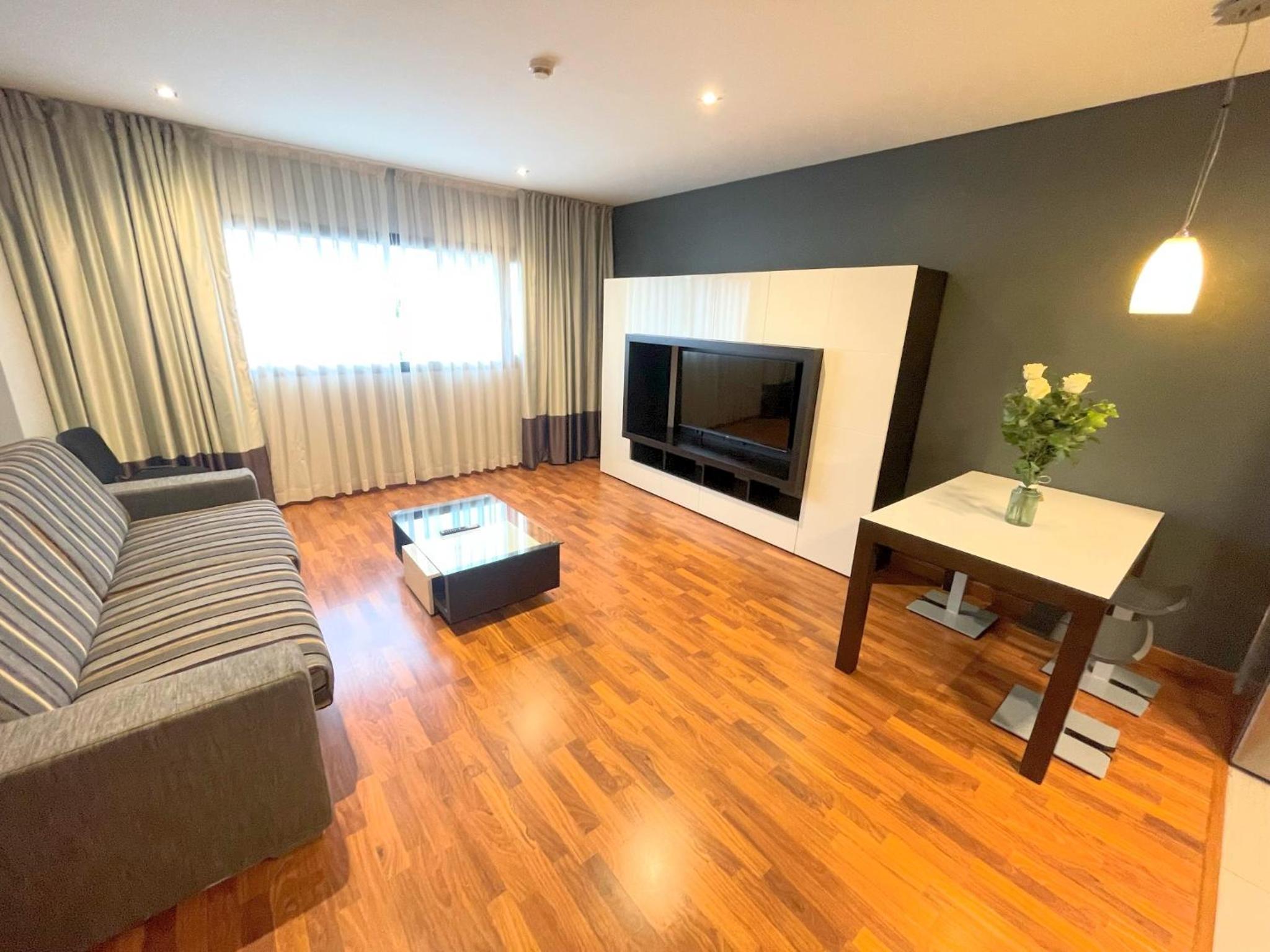 Apartment with Terrace - Photo 7