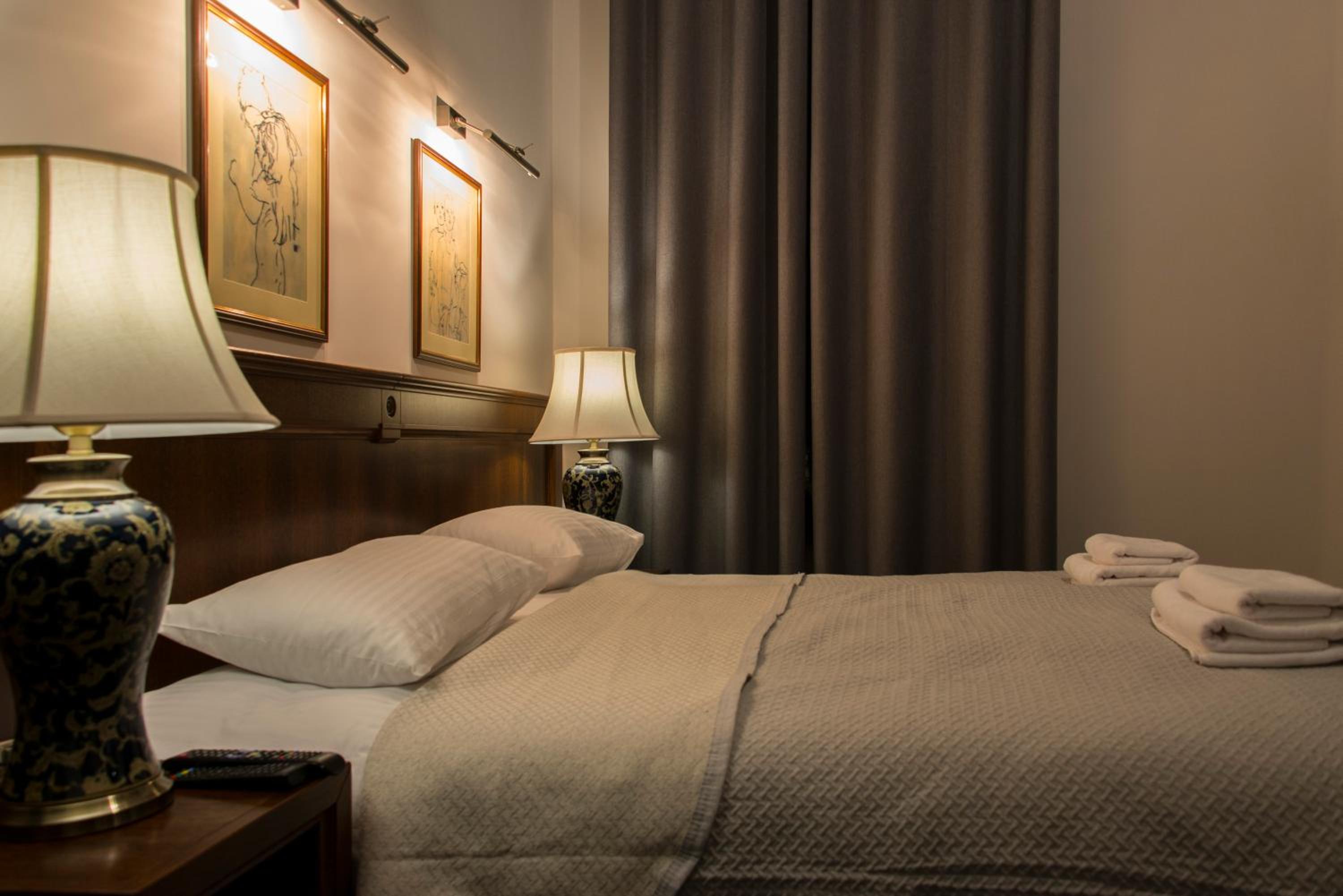 Large Double Room - Photo 8