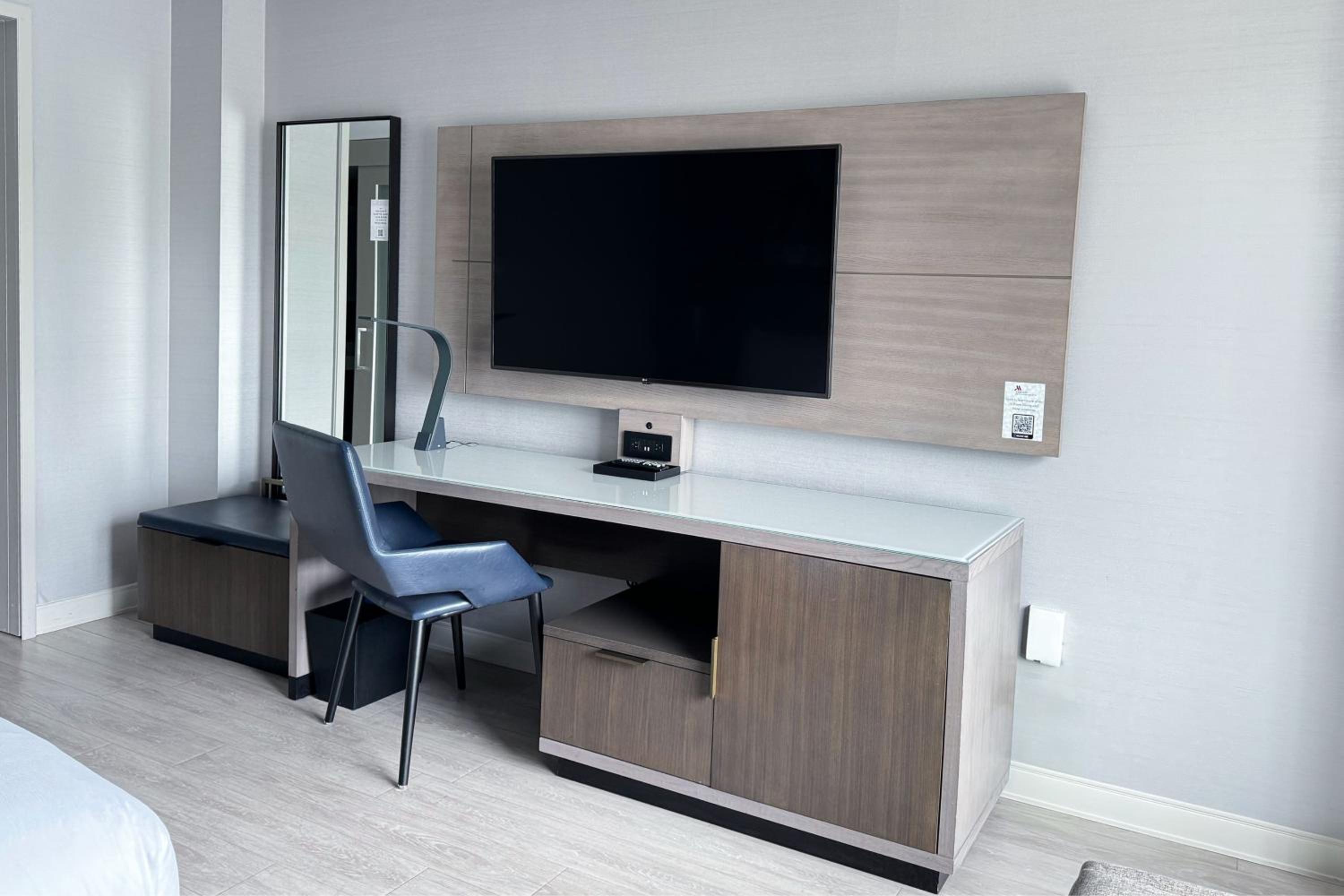 Guest Room, King bed - Photo 4