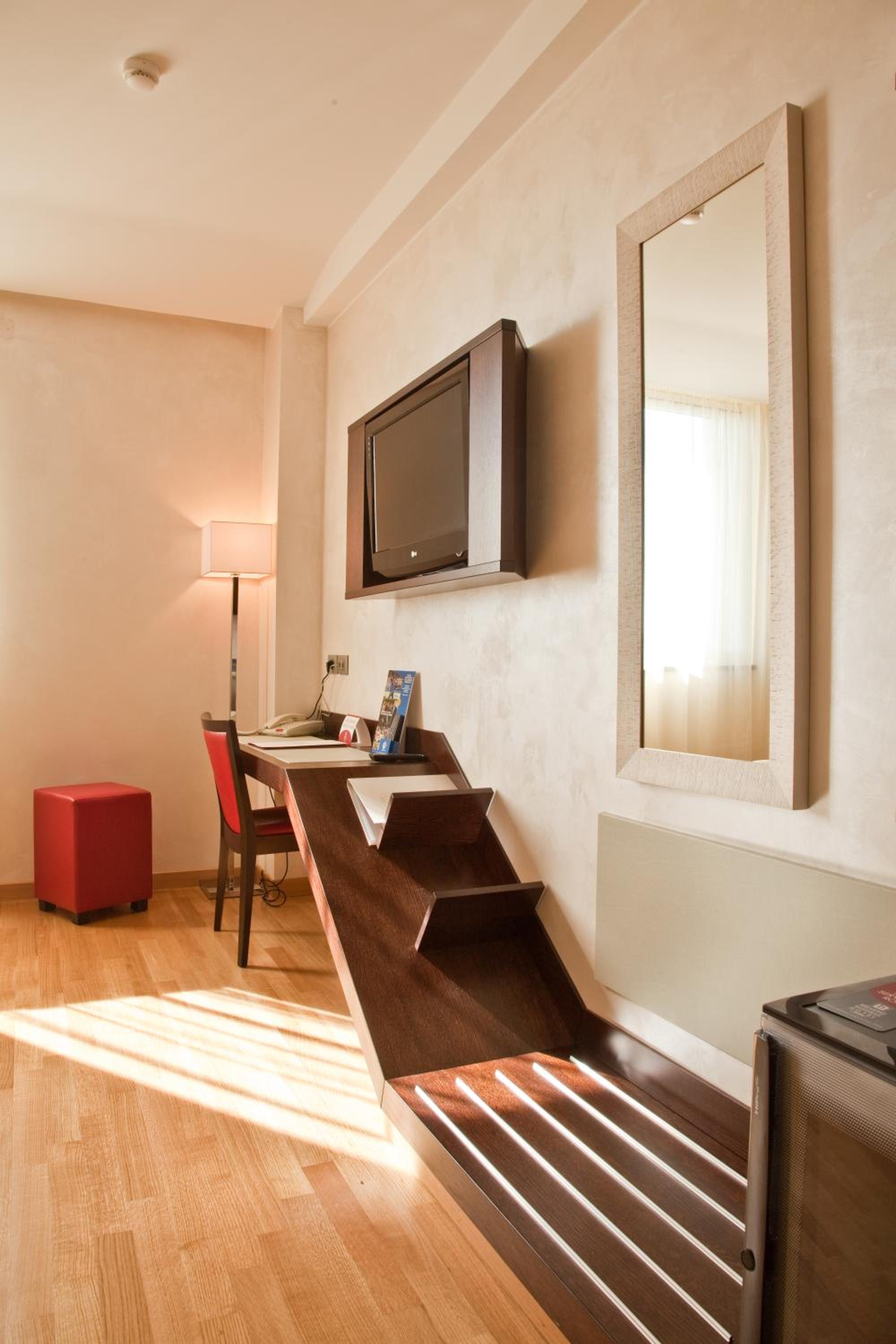 Double or Twin Room - Photo 8