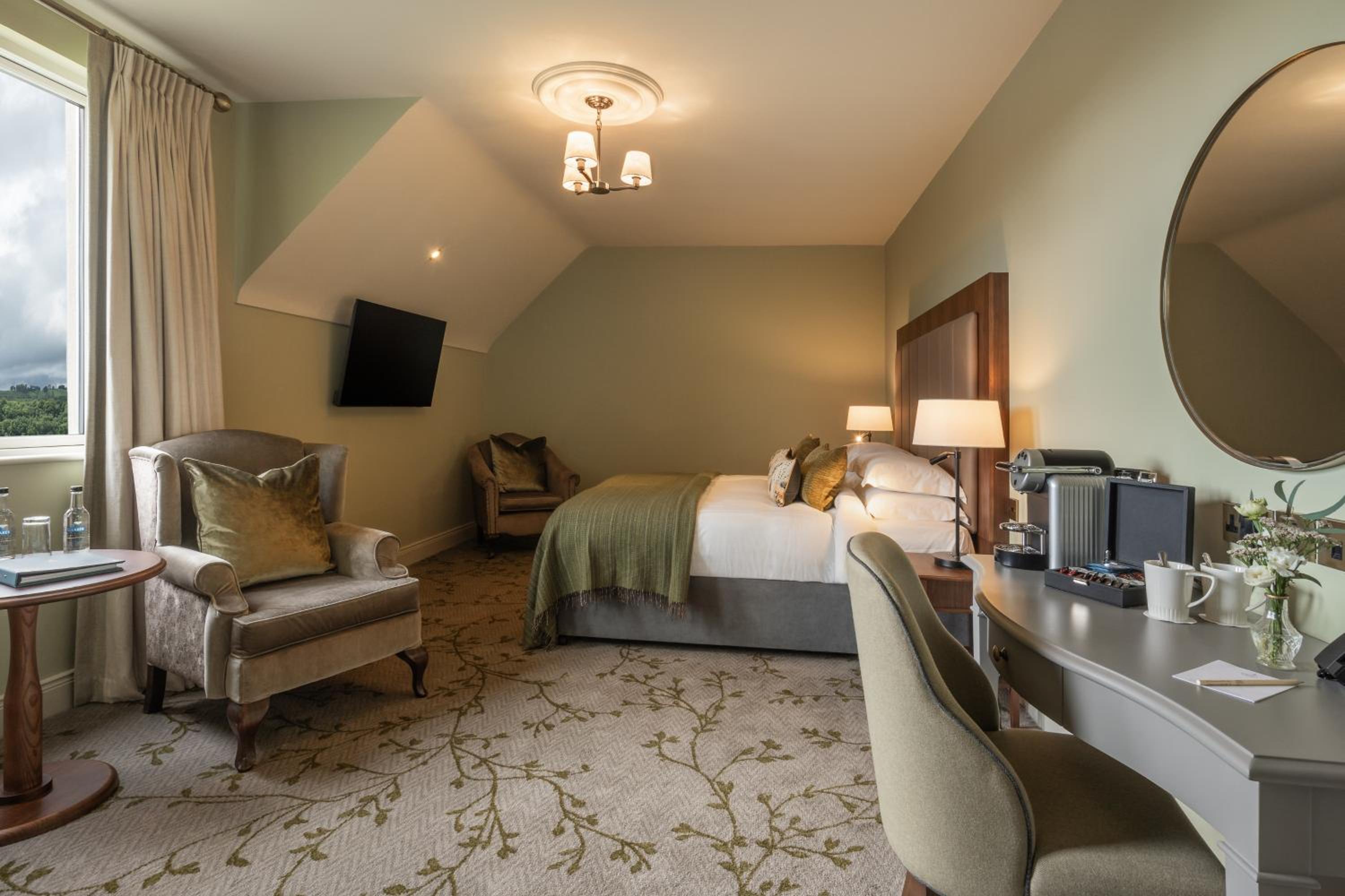 Lodge Room with Lake View photo 3