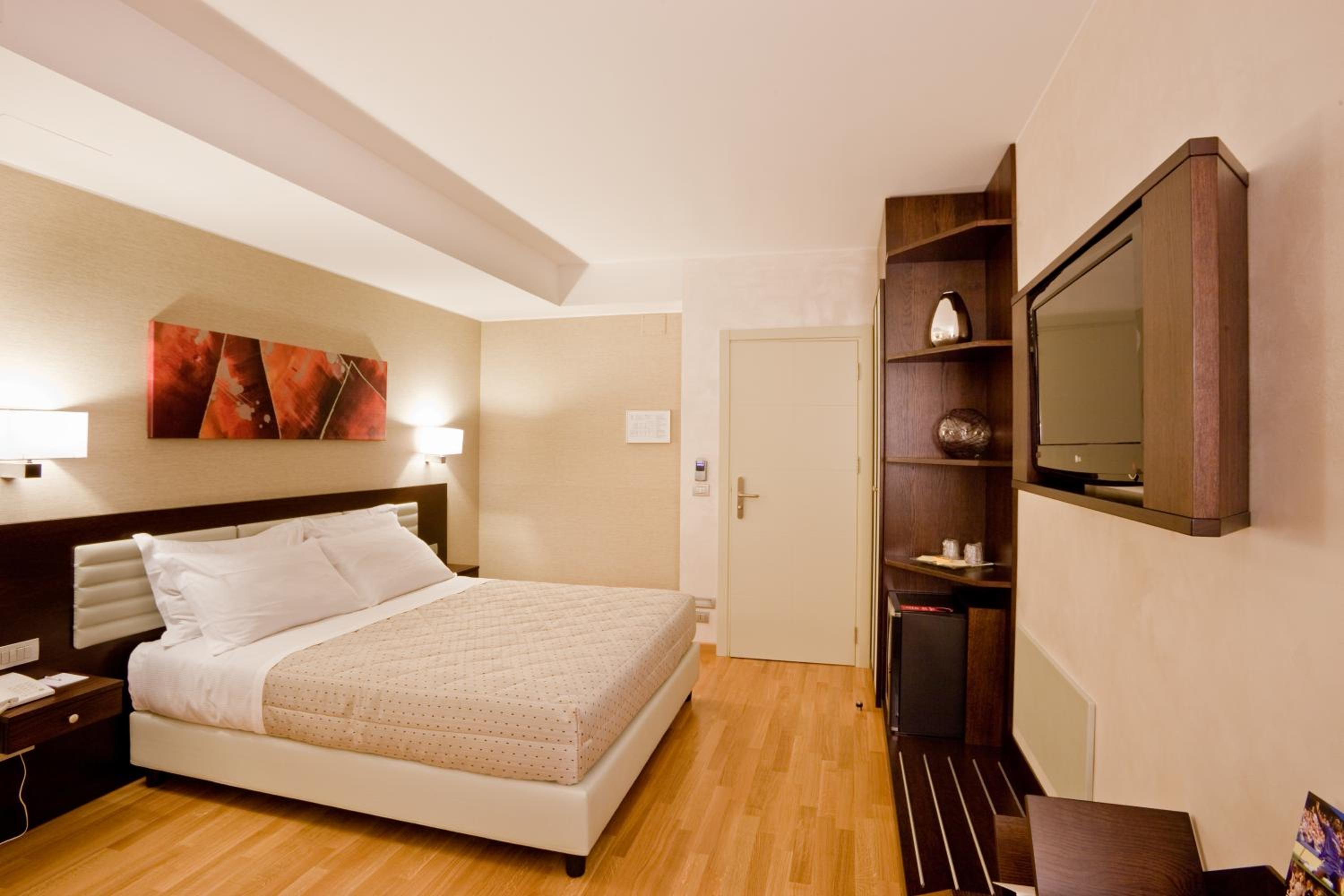Double or Twin Room - Photo 5