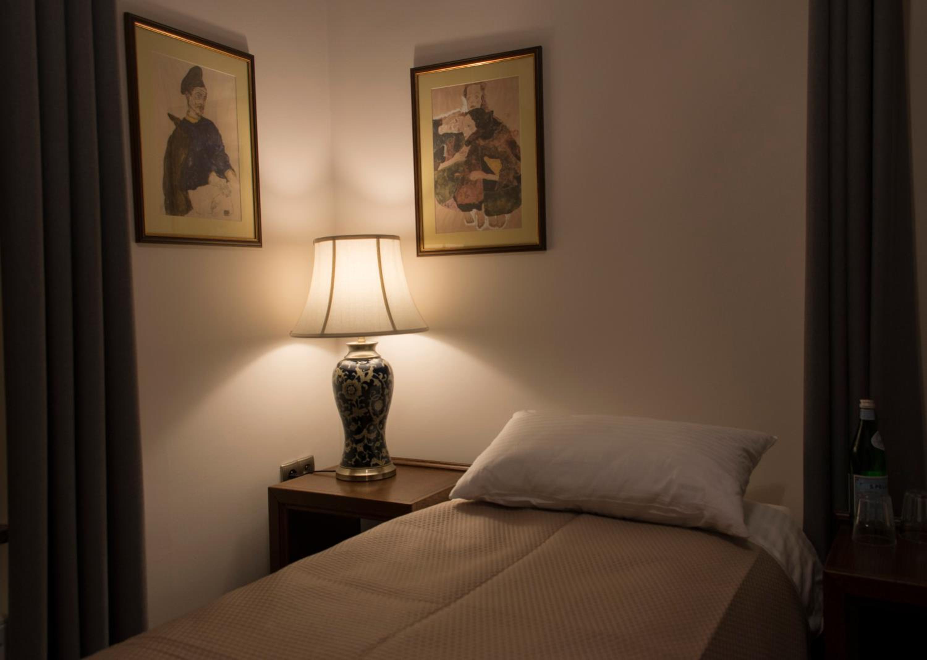 Small Double Room - Photo 8