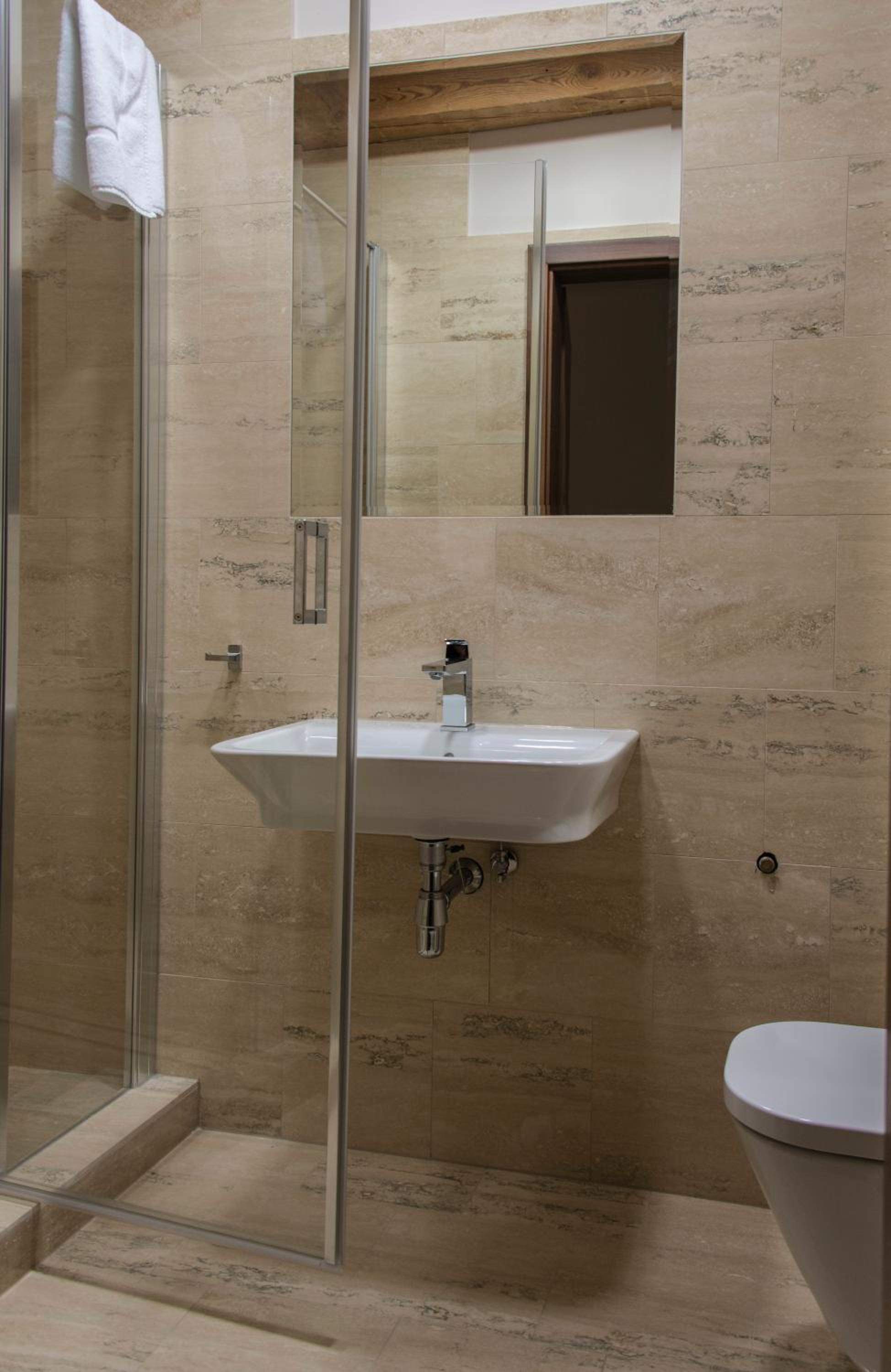 Triple Room - Photo 9