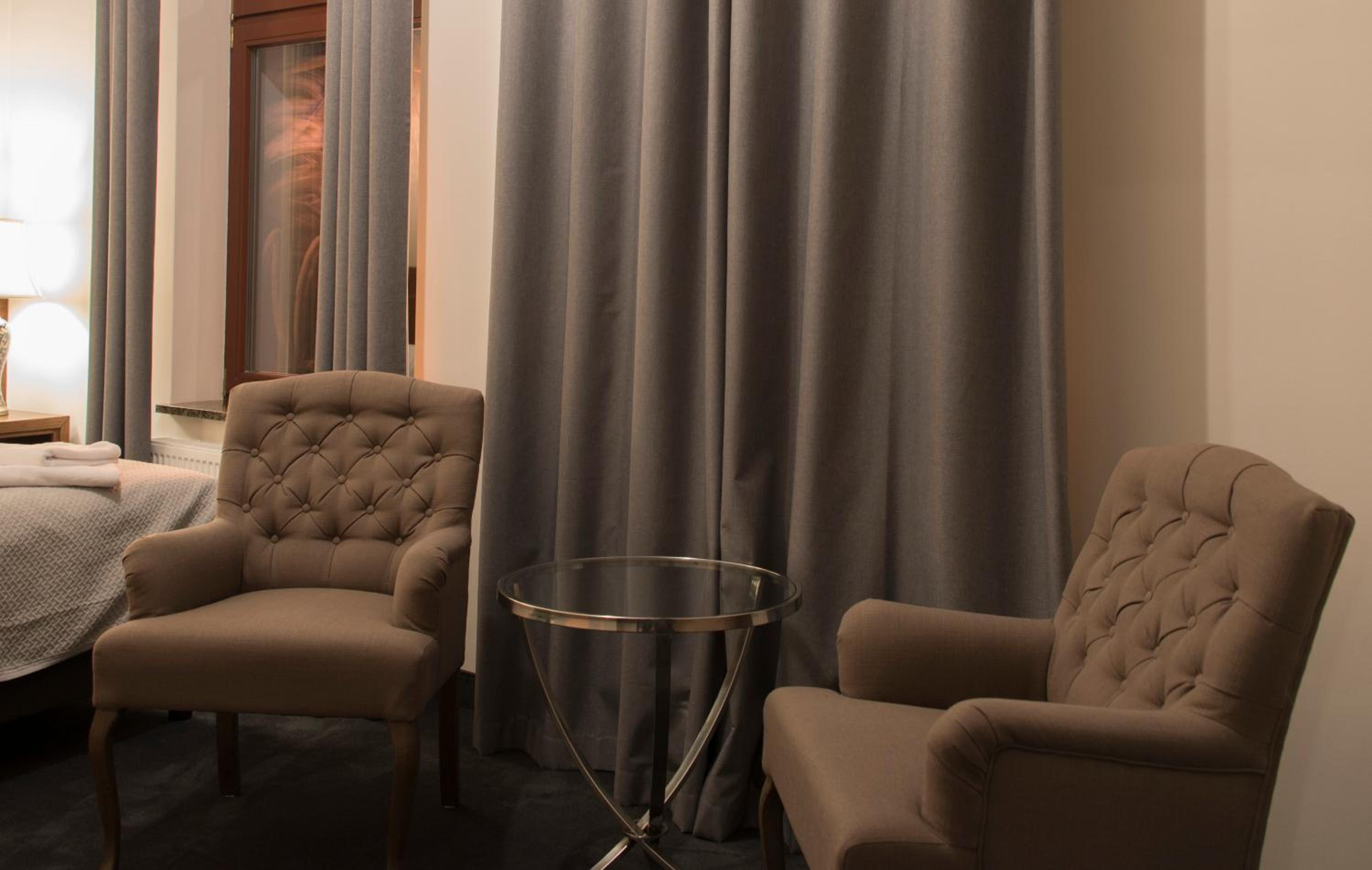 Large Double Room - Photo 6