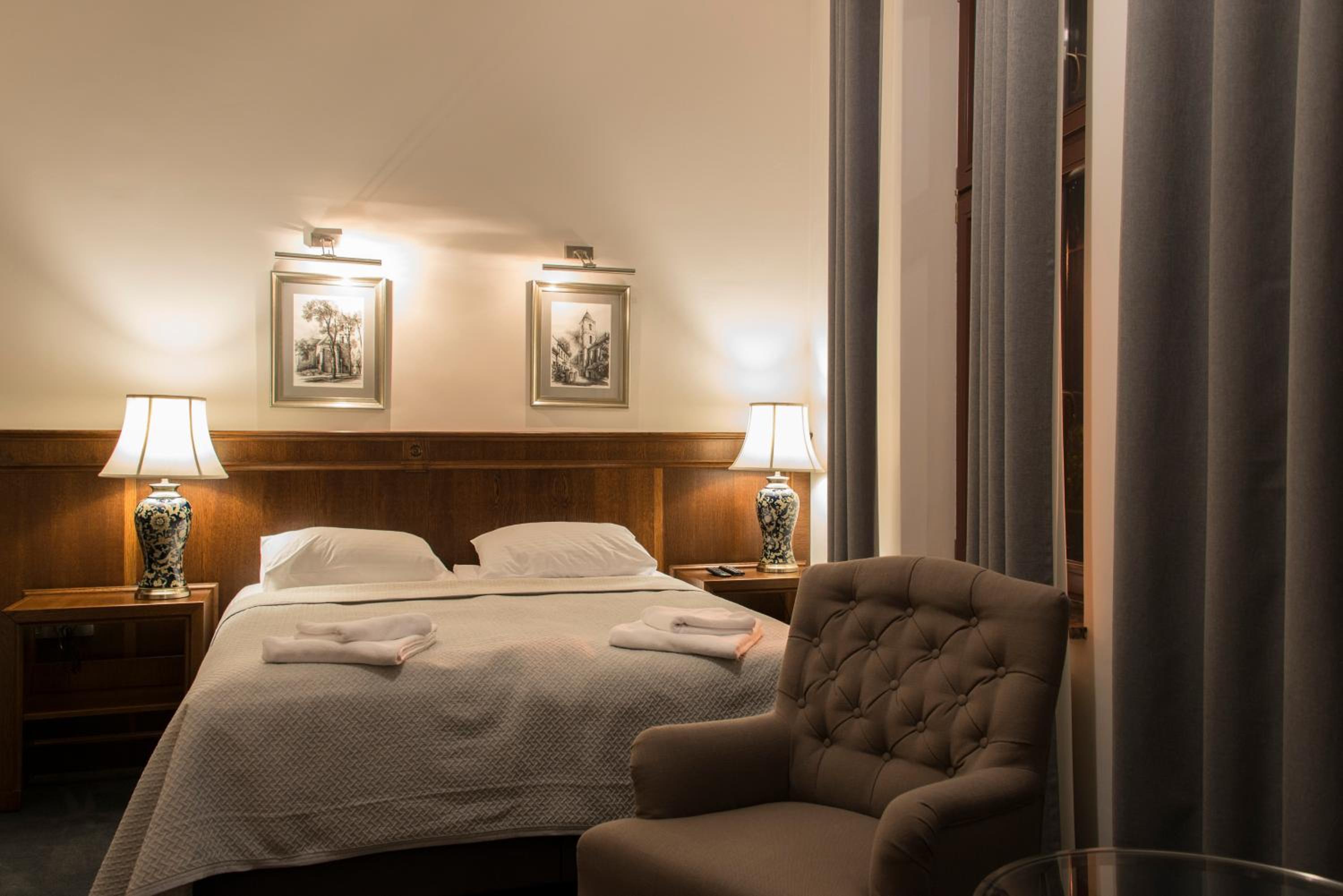 Large Double Room - Photo 4
