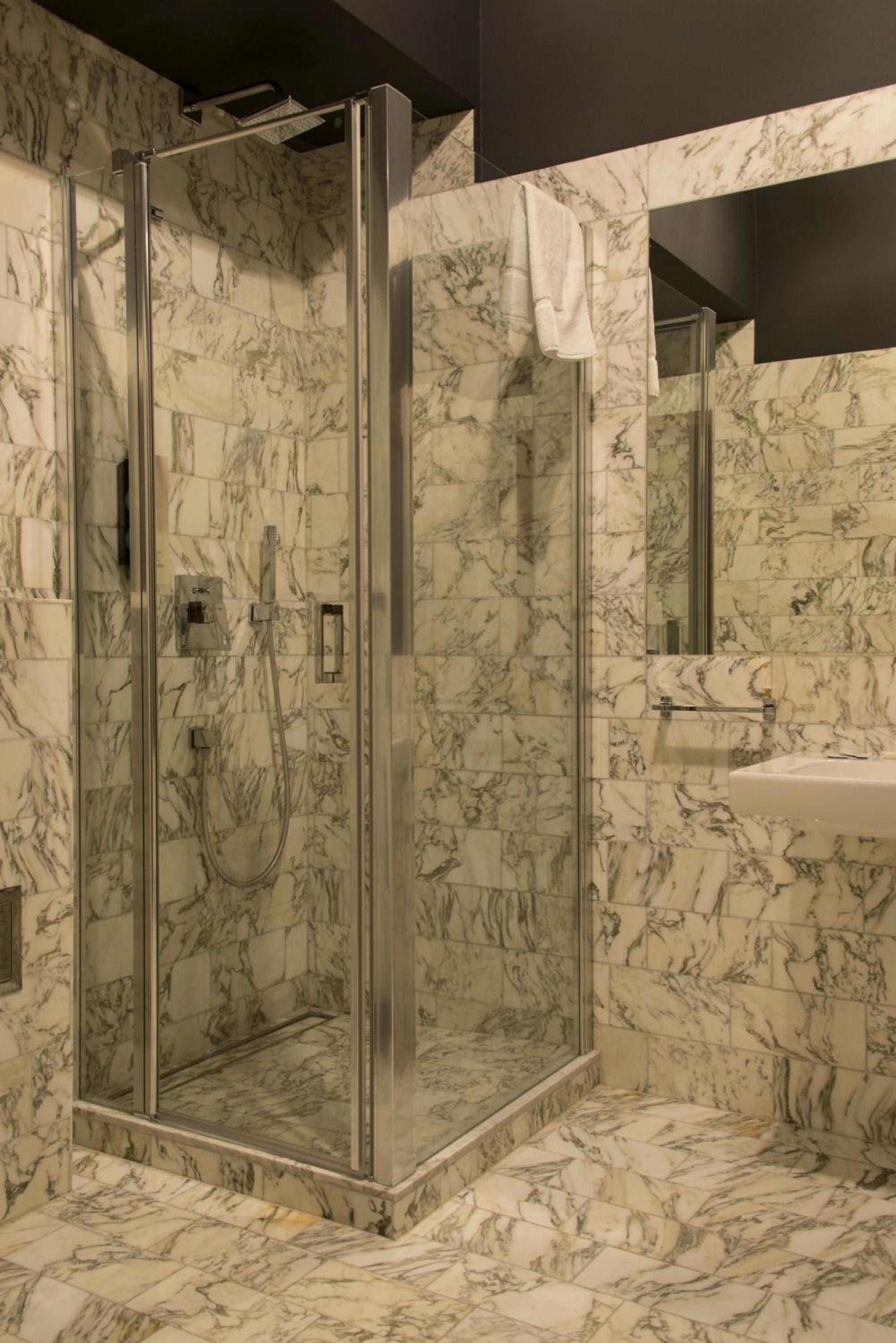 Triple Room - Photo 13