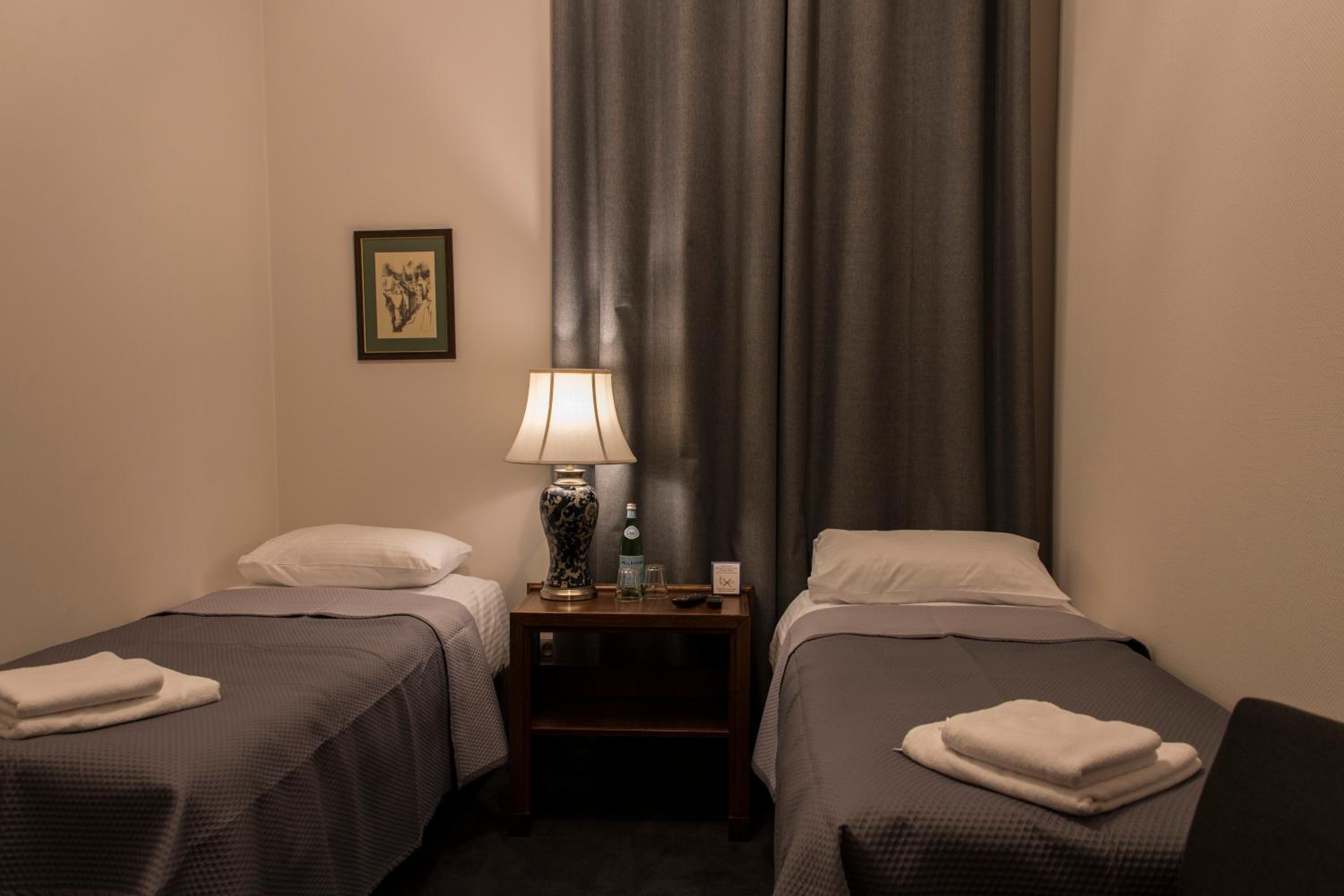 Small Double Room - Photo 3