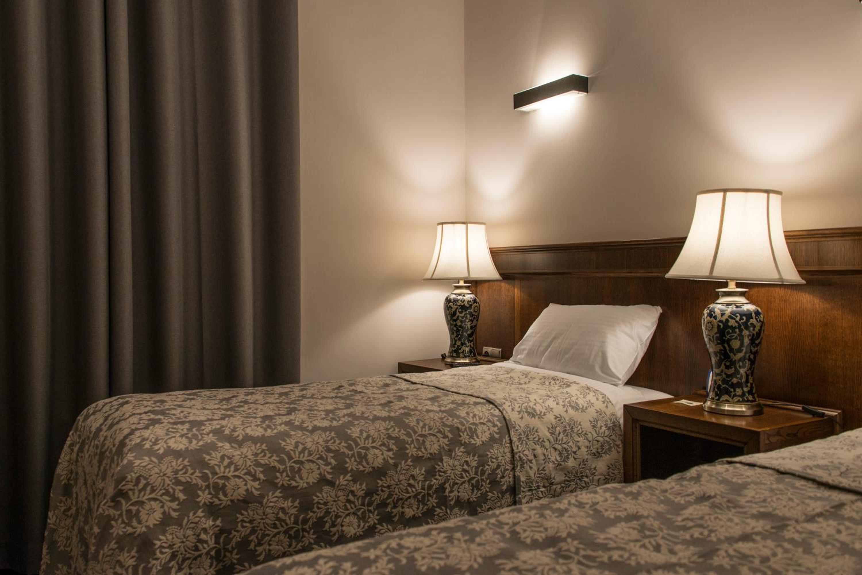 Large Double Room - Photo 10