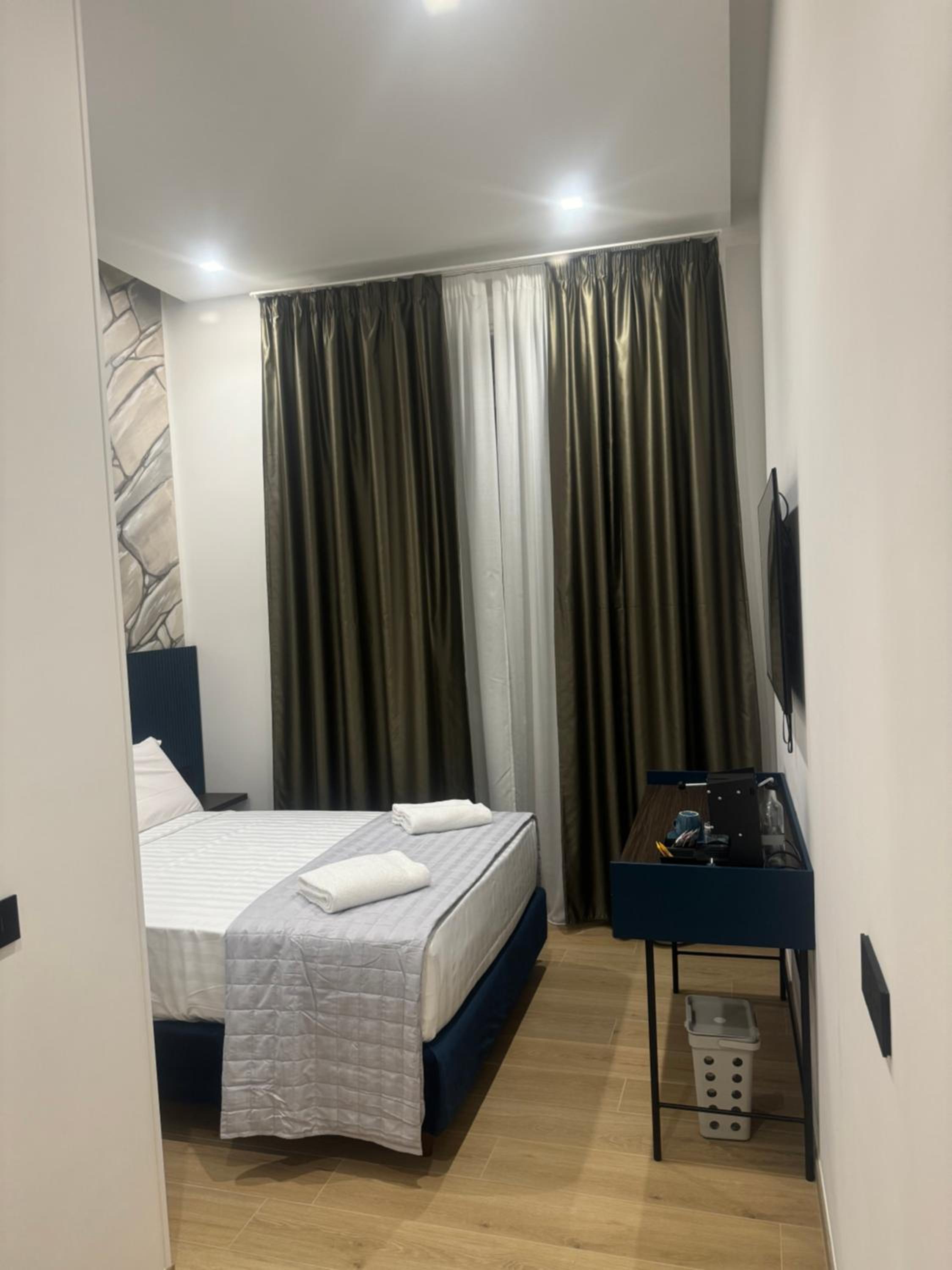 Standard King Room photo 2