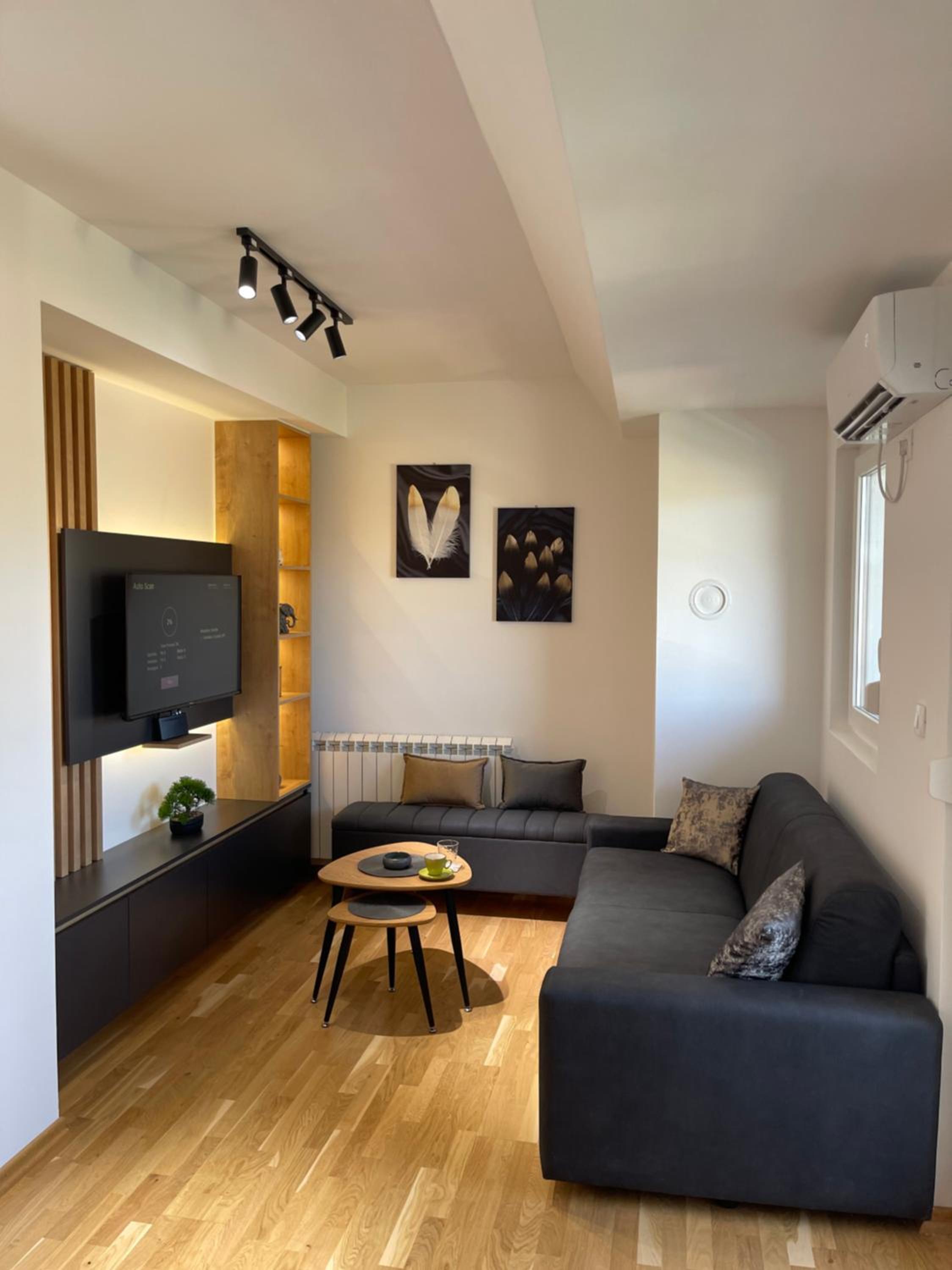 One-Bedroom Apartment photo 1
