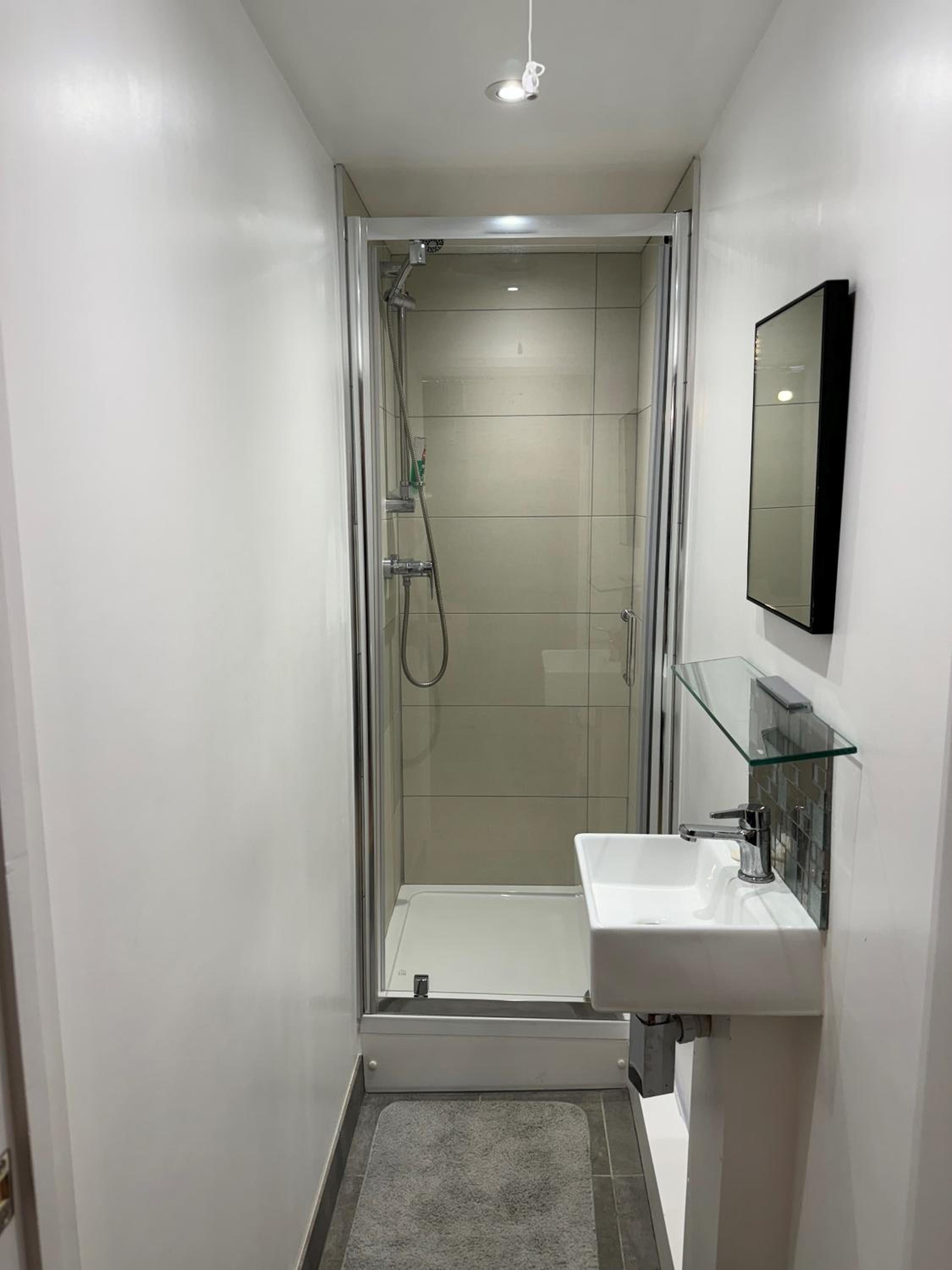 Deluxe Double Room With Private Shower And Shared Toilet photo 2