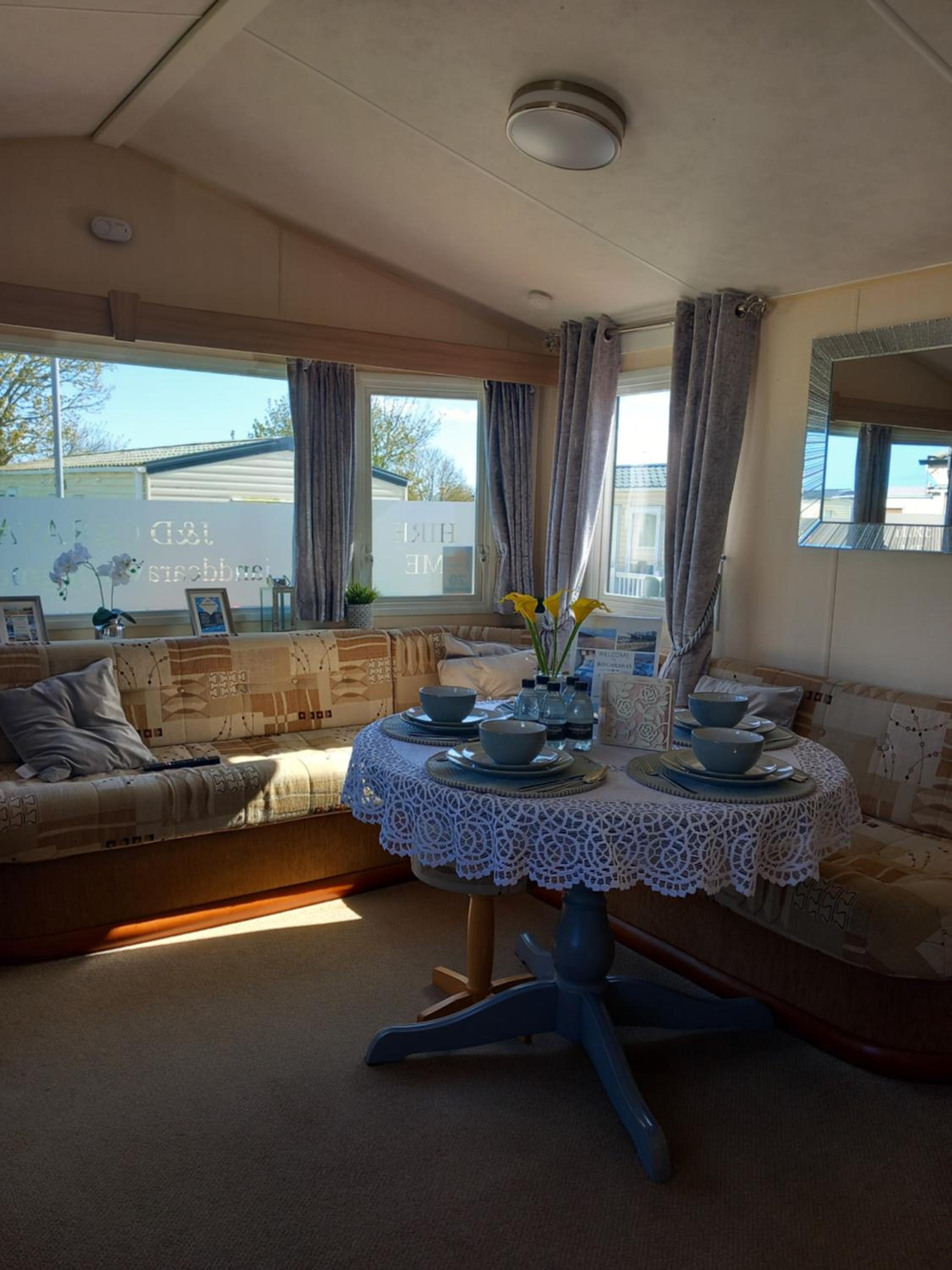 Mobile Home photo 2