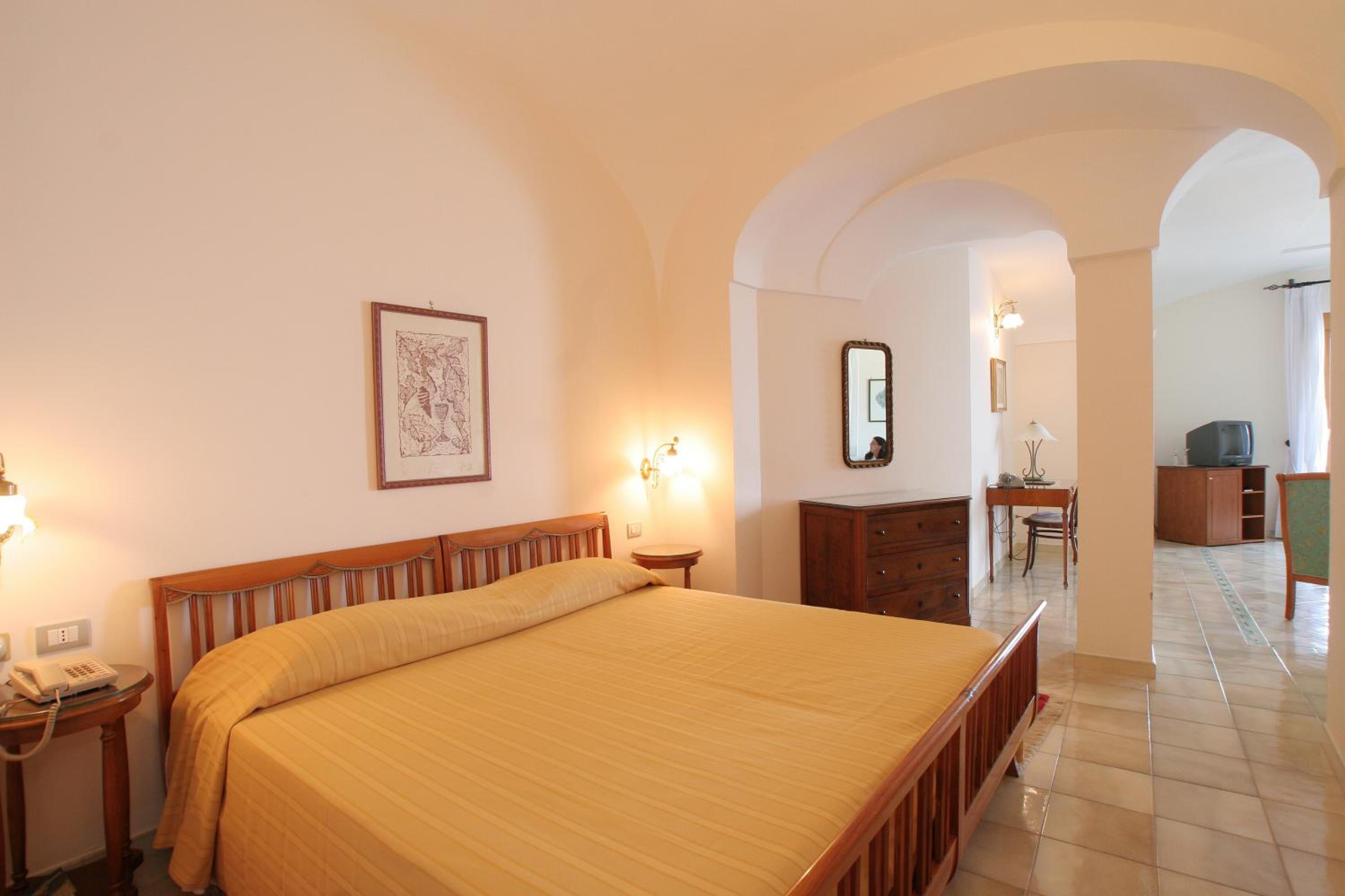 Junior Suite with Sea View - Photo 2