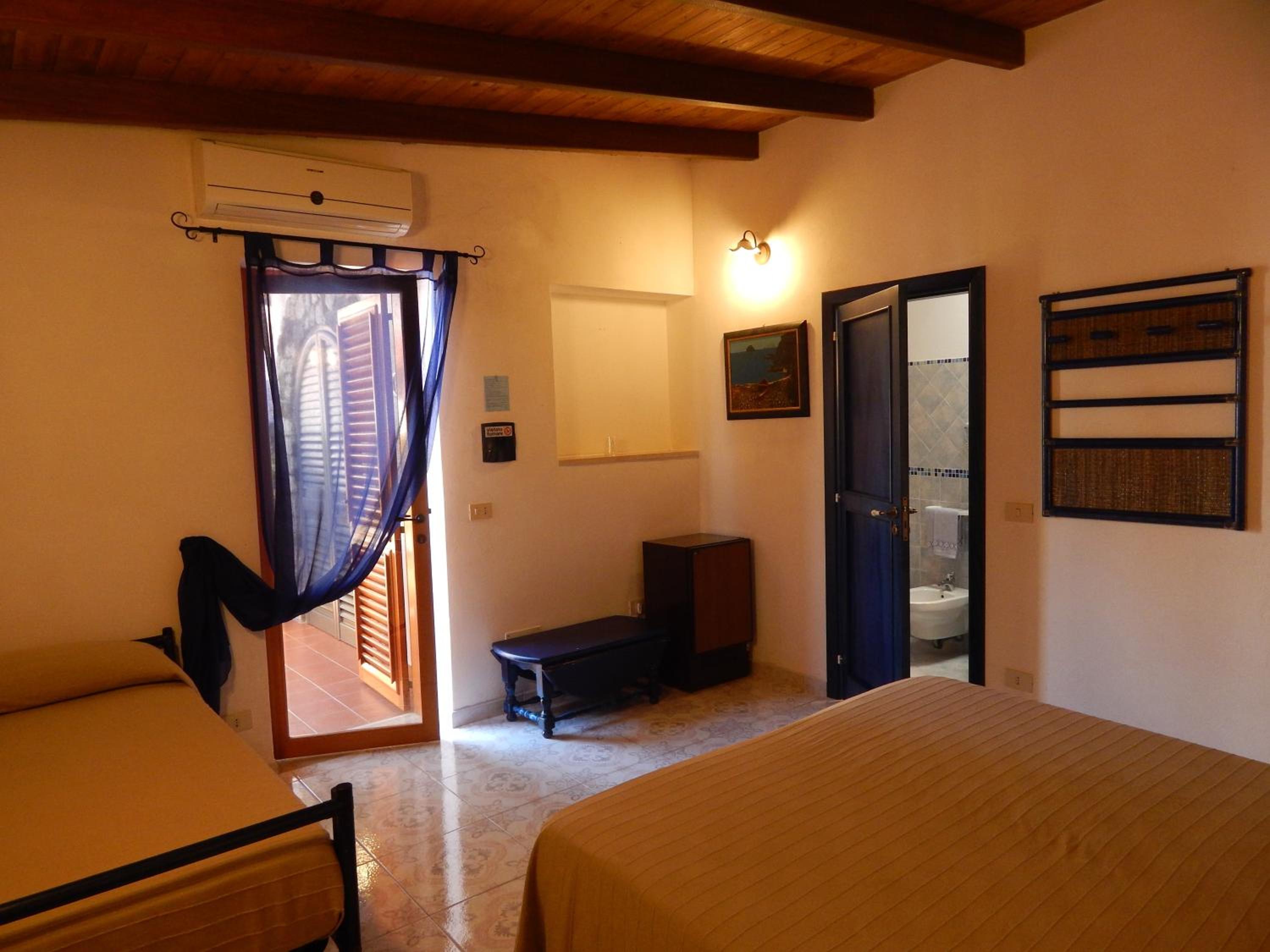 Triple Room - Photo 6
