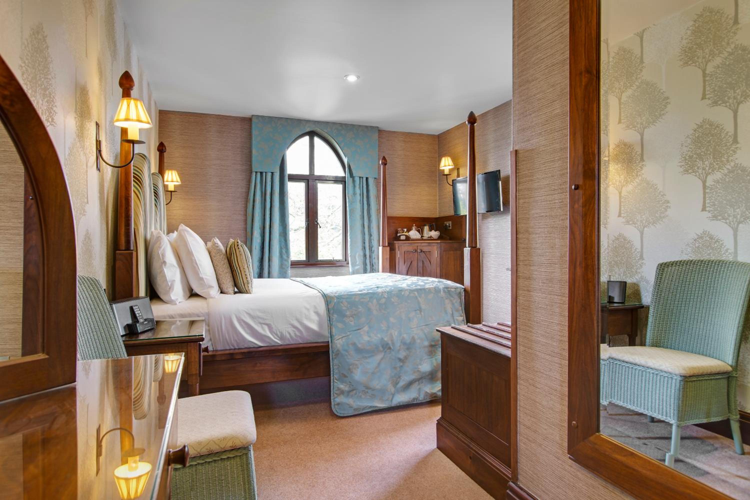 Double Room with Four Poster Bed with Spa Bath