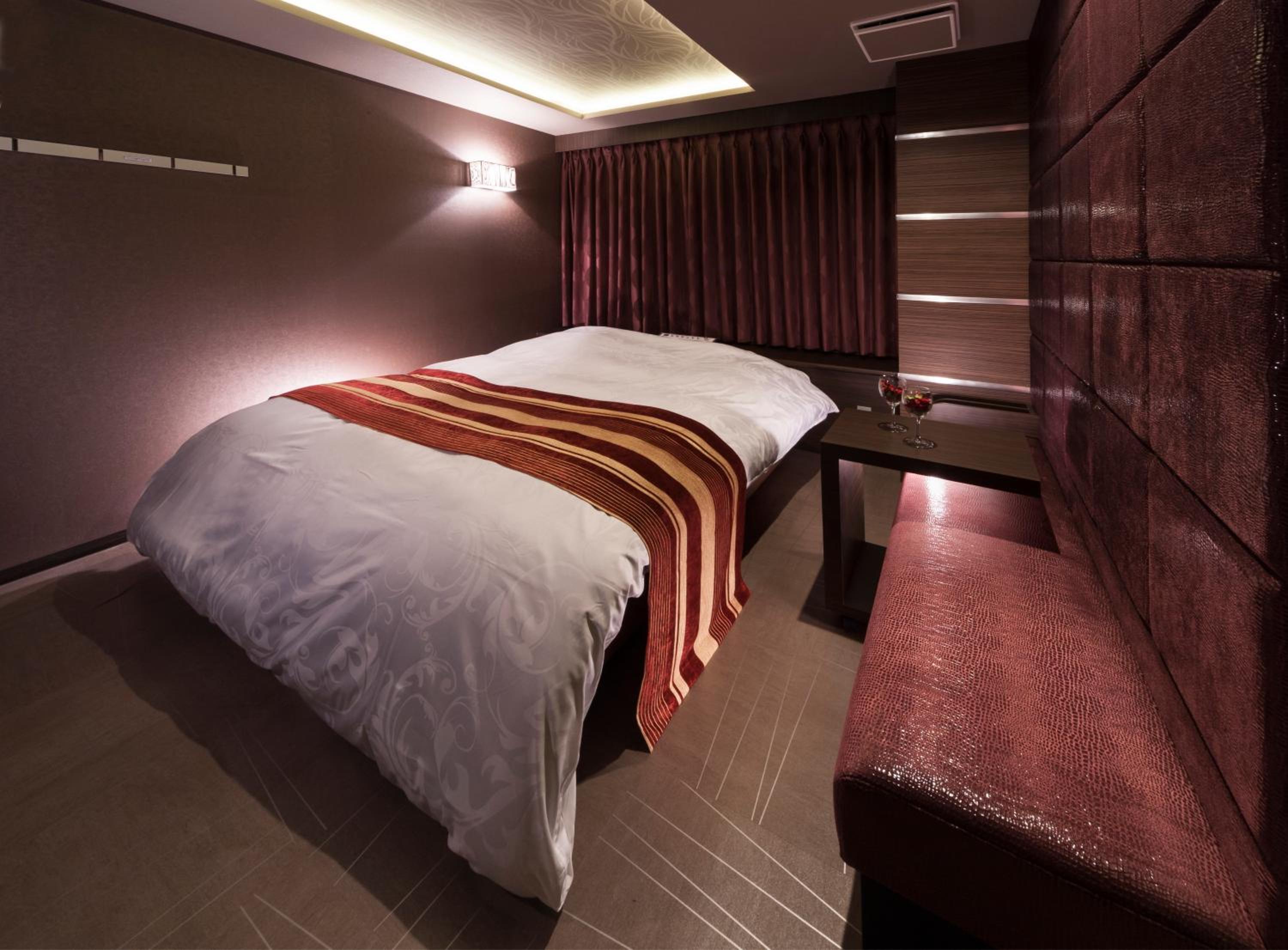 Standard Double Room - Photo 12