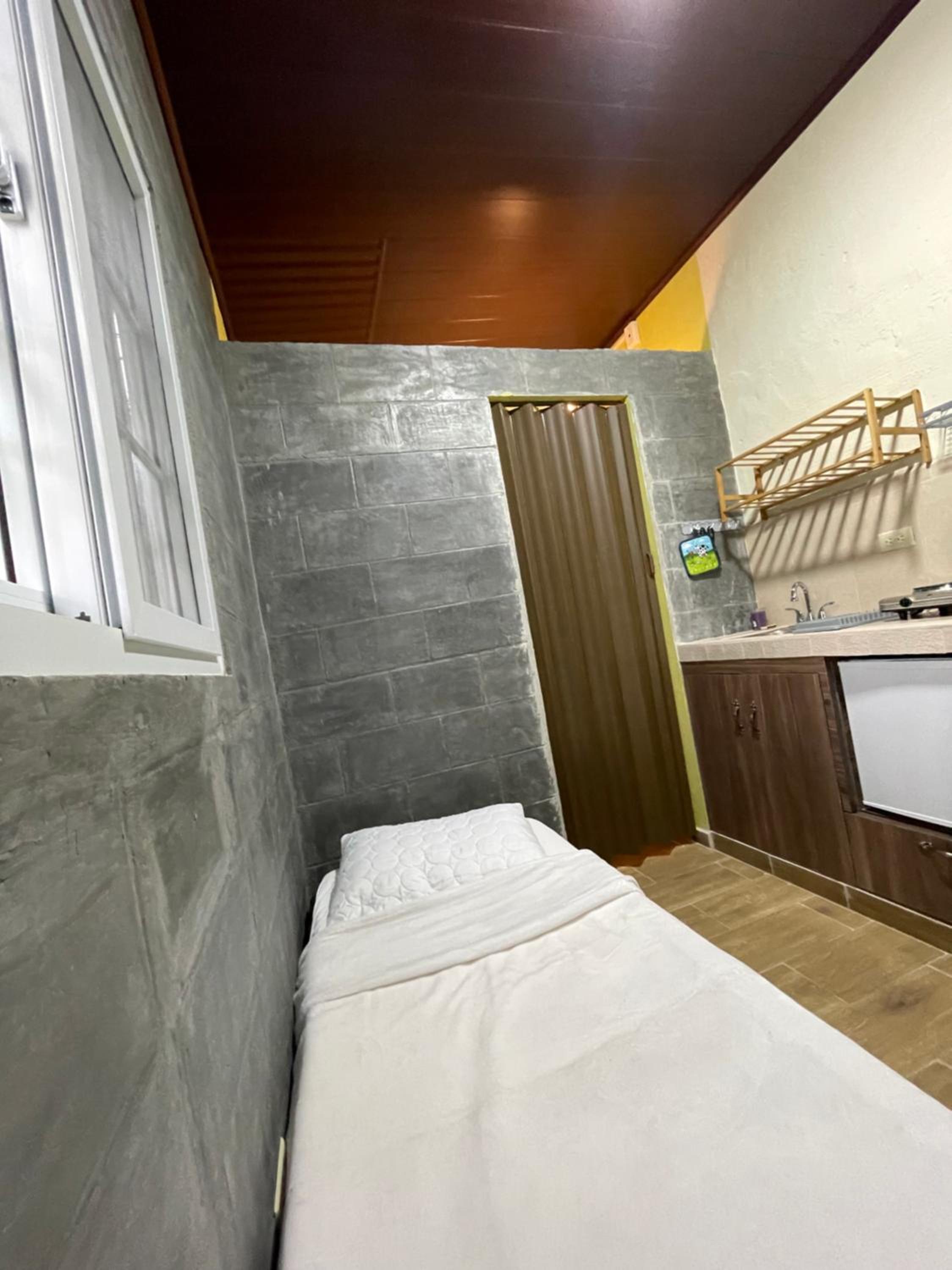 One-Bedroom House photo 2