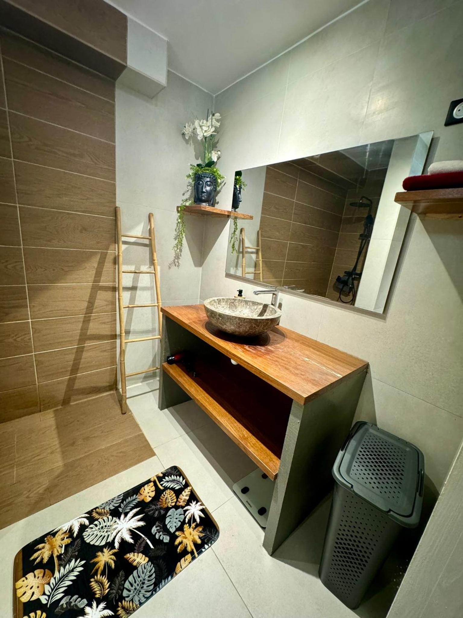 Apartment With Sea View photo 2