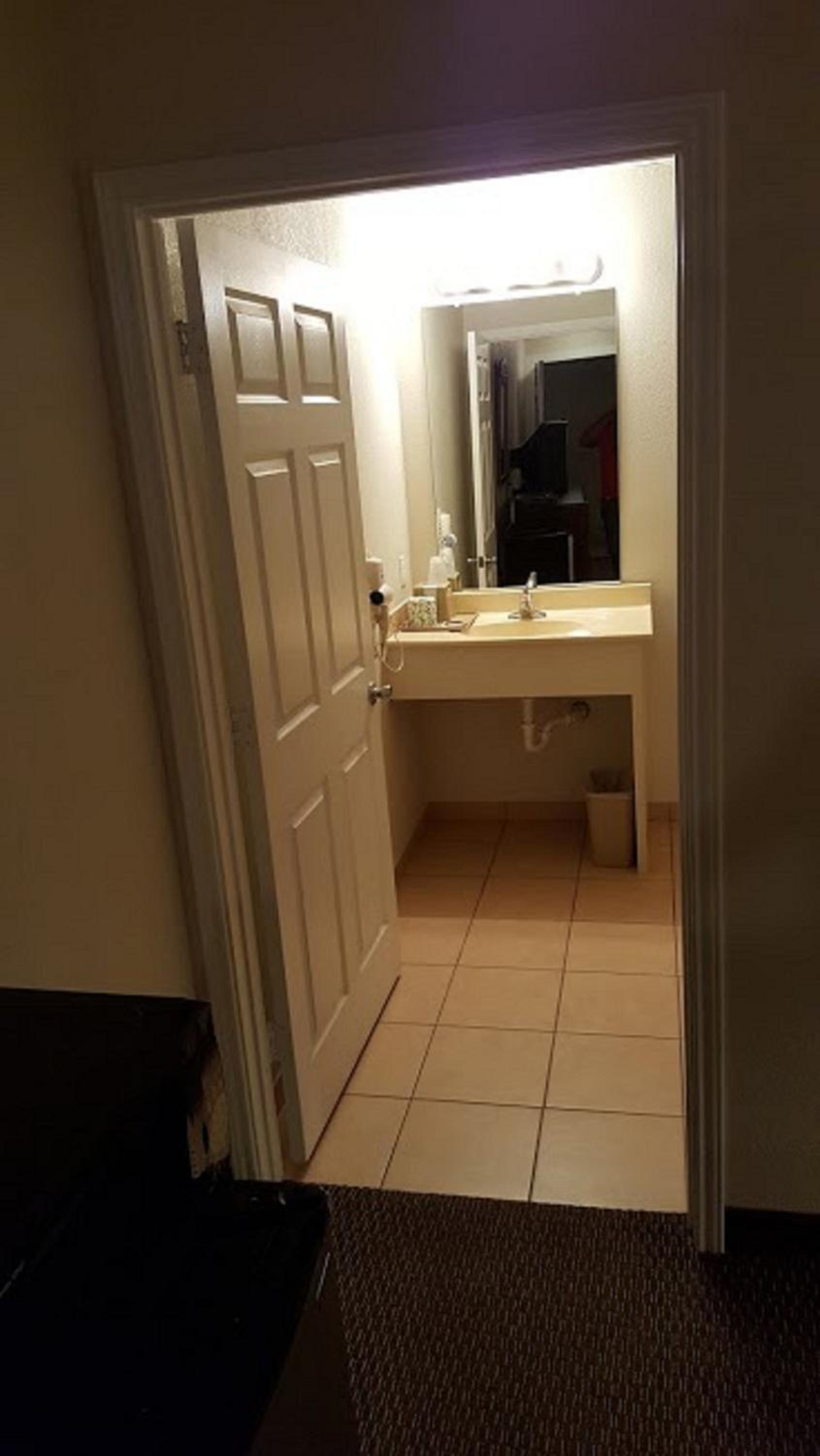 Single Room - Disability Access photo 2