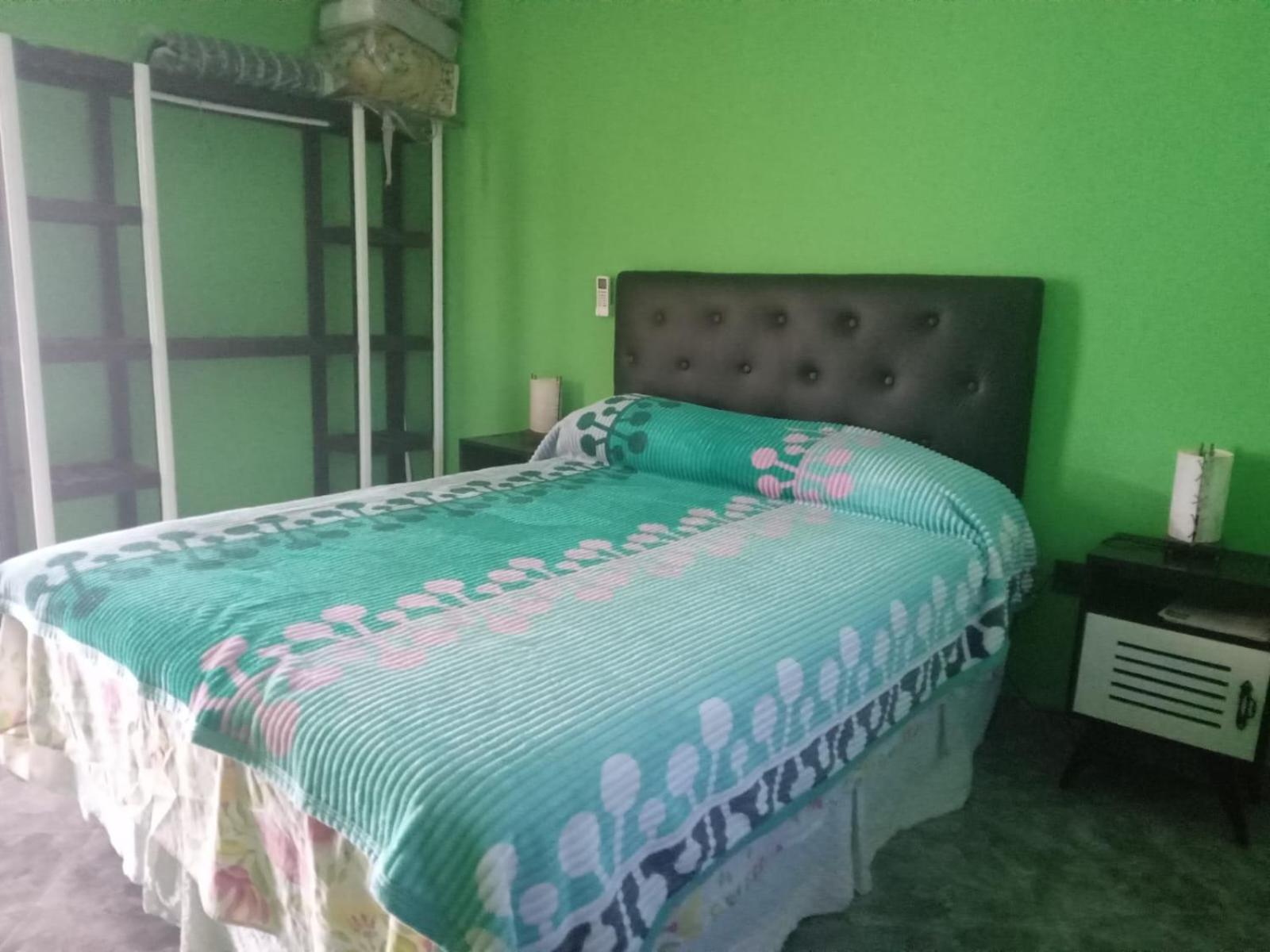 One-Bedroom House photo 1