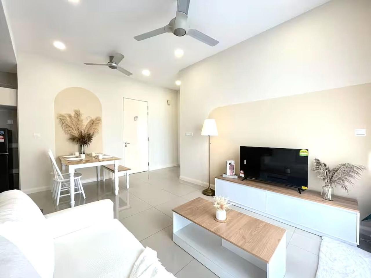 One-Bedroom Apartment photo 2