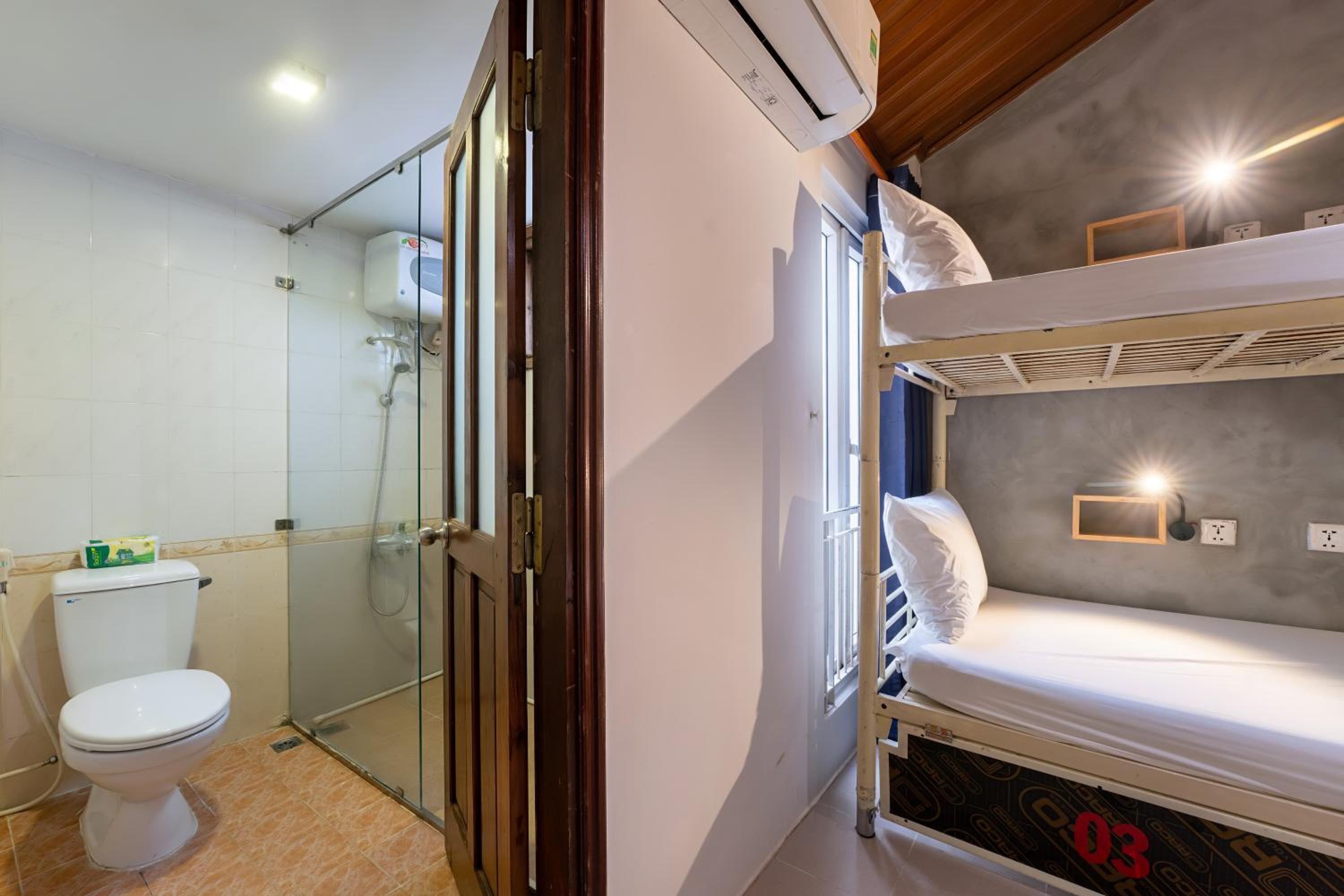 Bed in 6-Bed Female Dormitory Room photo 1