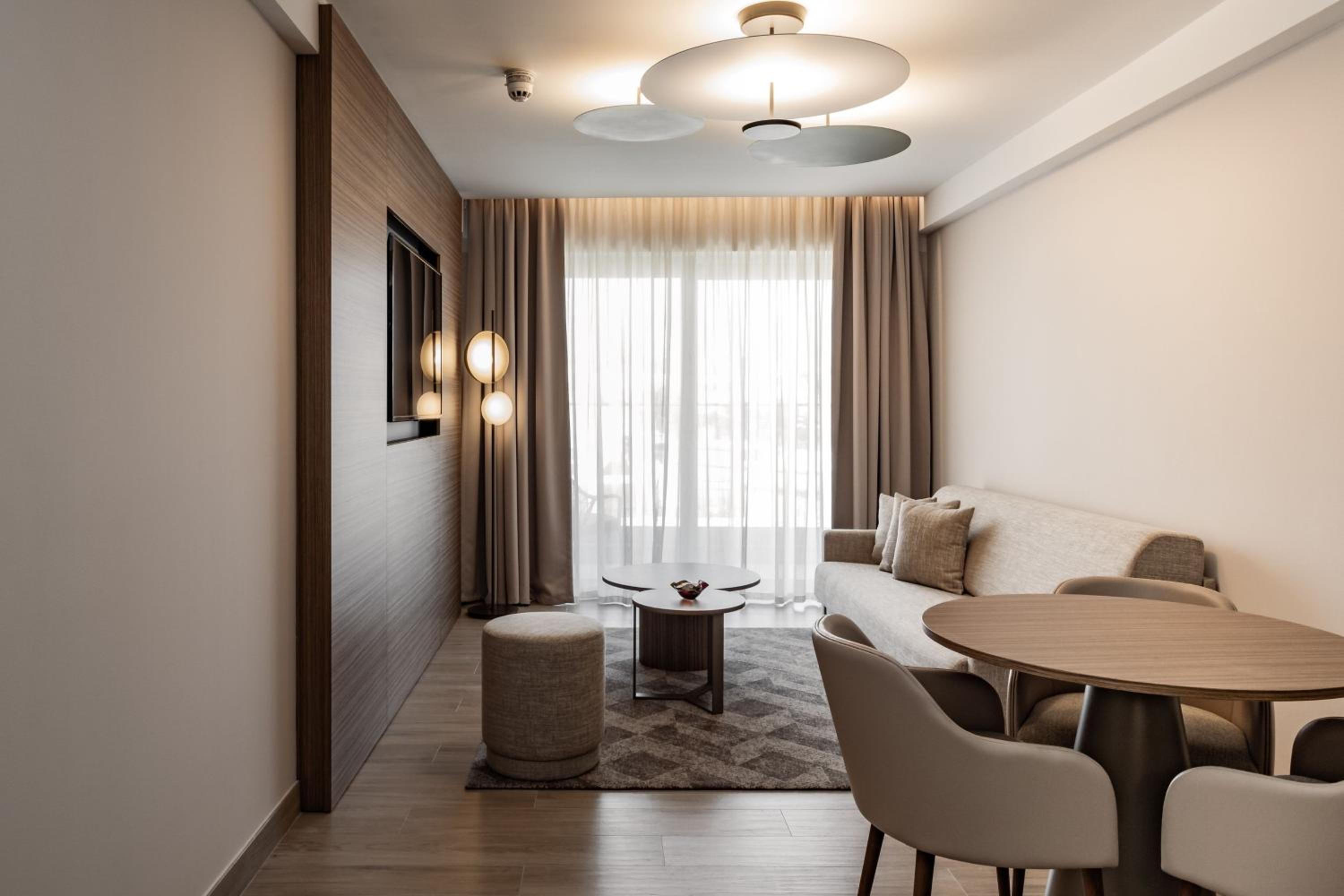 One-Bedroom King Suite with Sofa Bed and Terrace - City View, photo 6