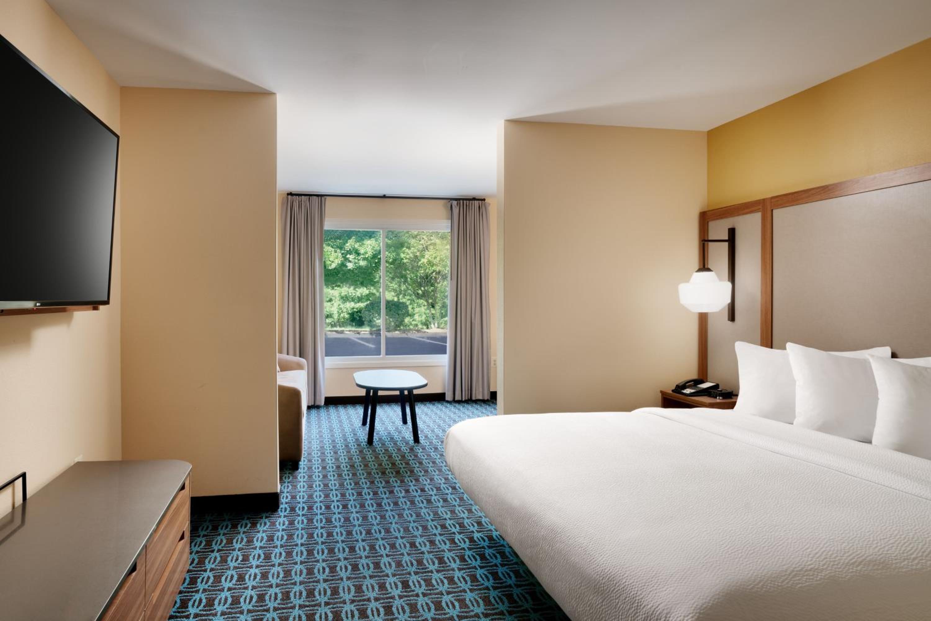 King Suite with Sofa Bed - Non-Smoking - Photo 5