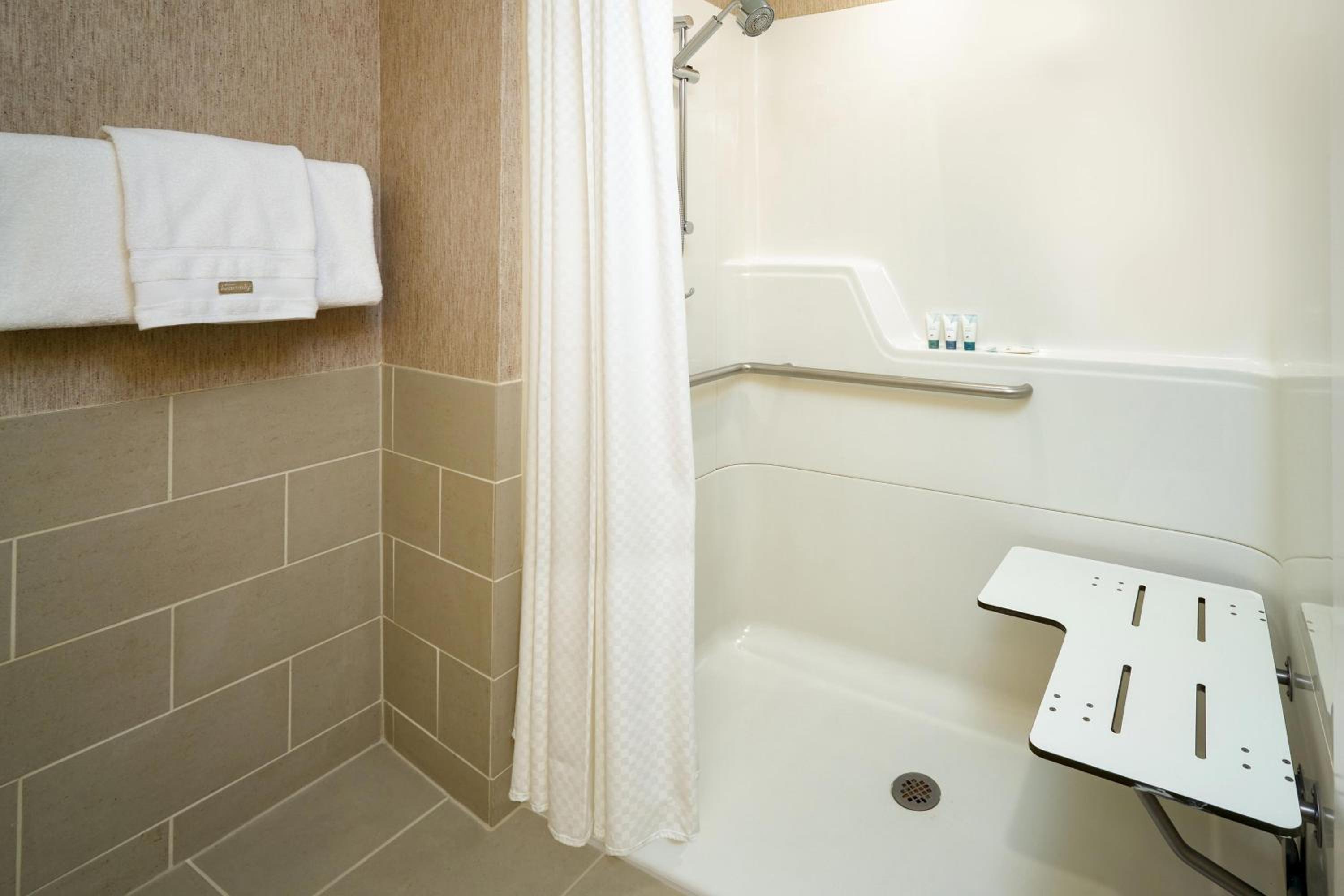 Guest Room, 1 King - Photo 5
