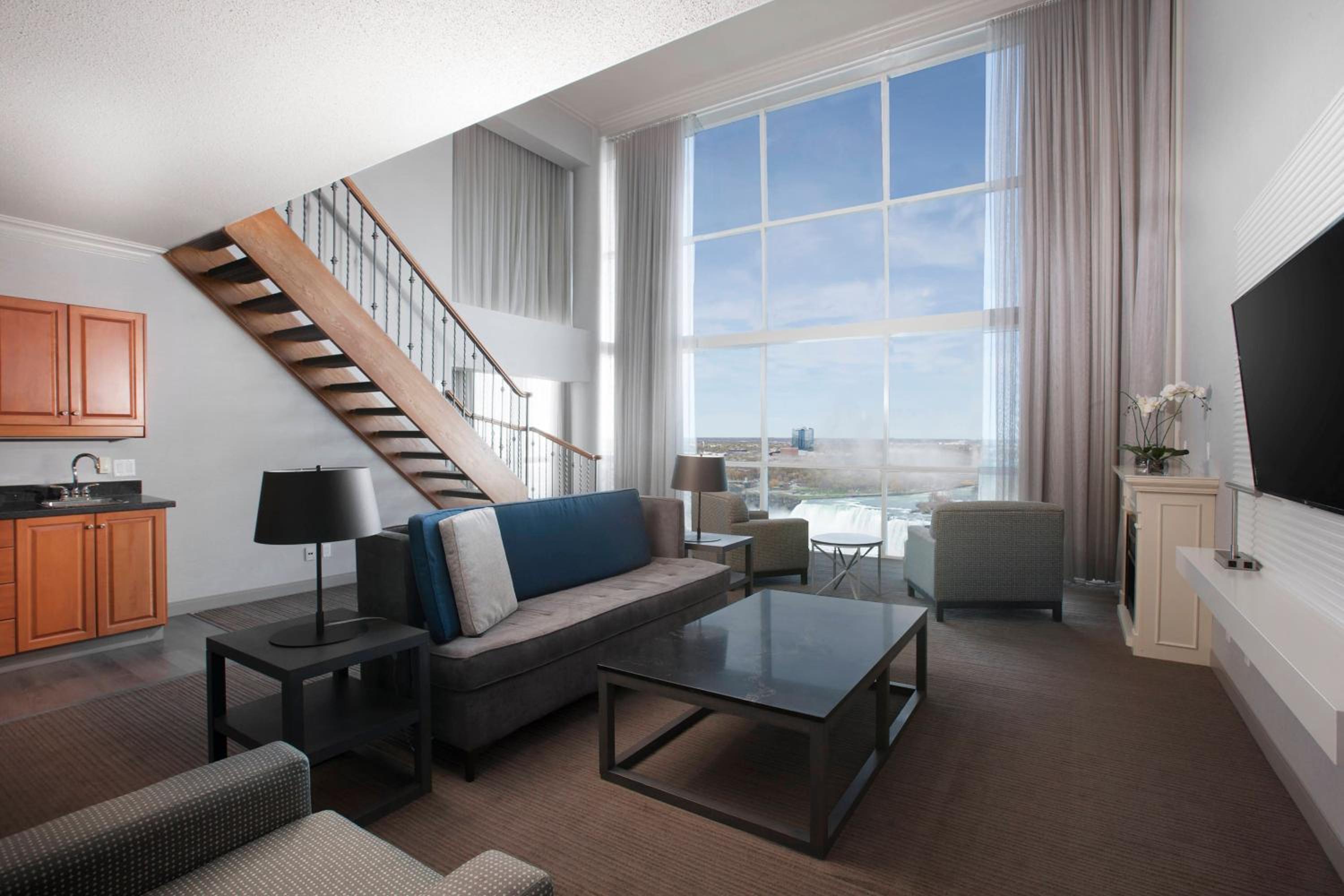 Niagara Bi-Level Loft Suite with One King Bed and Falls View - Photo 2