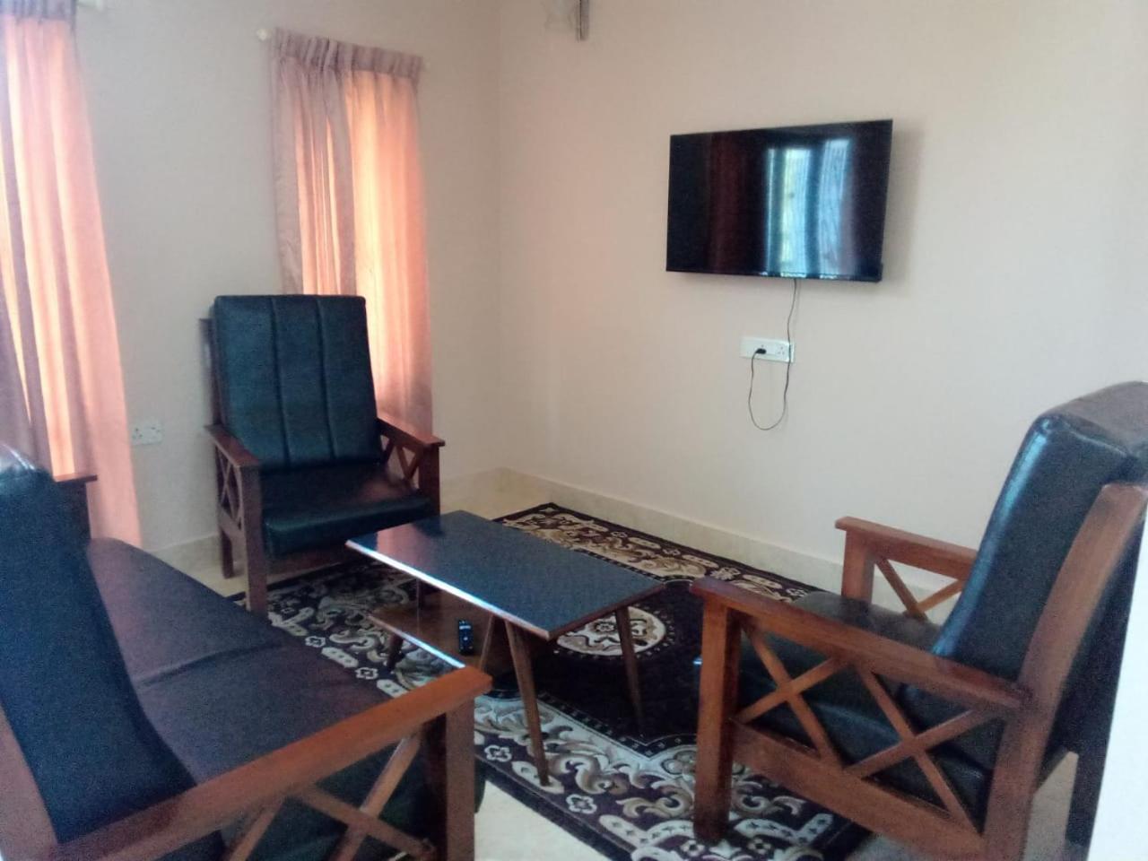 Four-Bedroom House photo 1