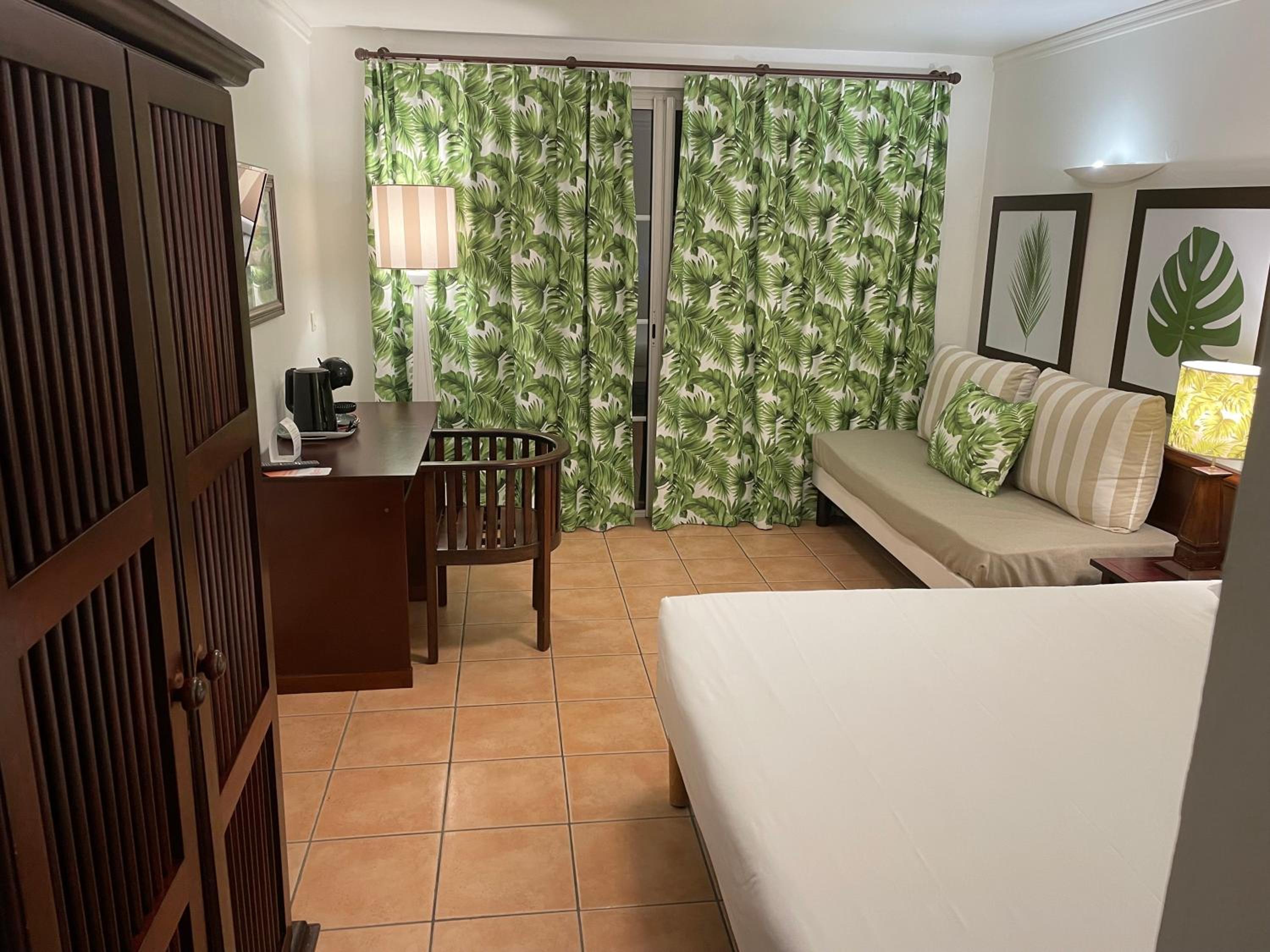 Triple Room with Sea View