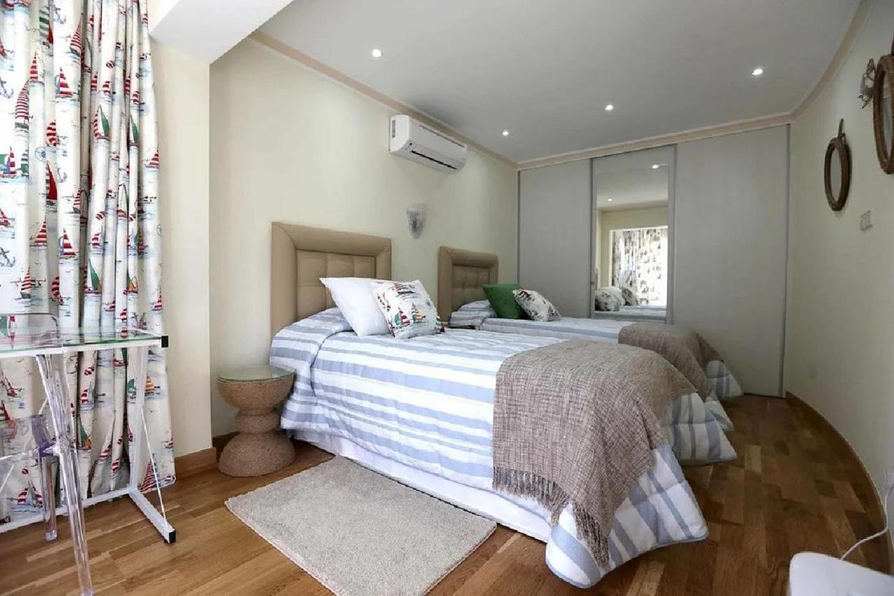 Three-Bedroom House photo 2