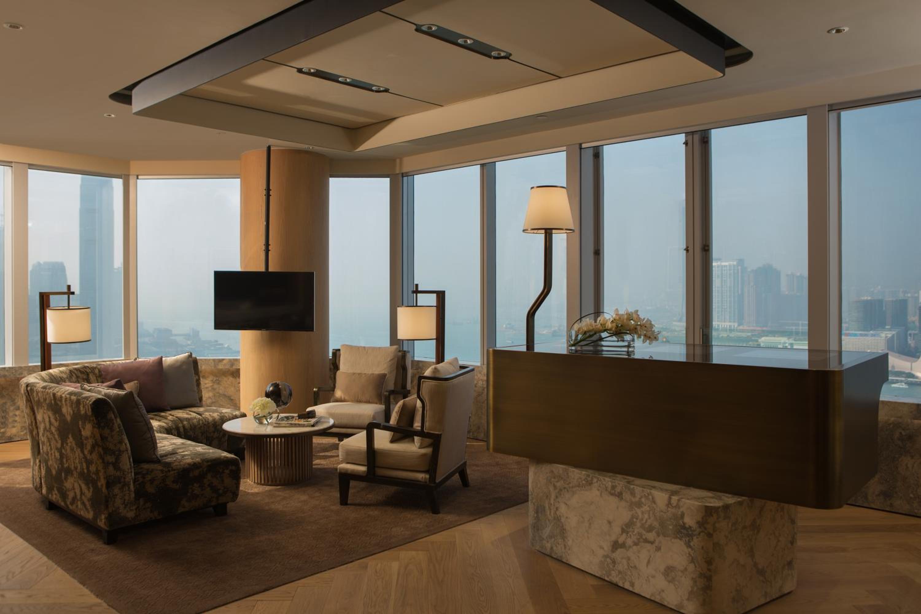 Club Queen Room with Garden View and Executive Lounge Access