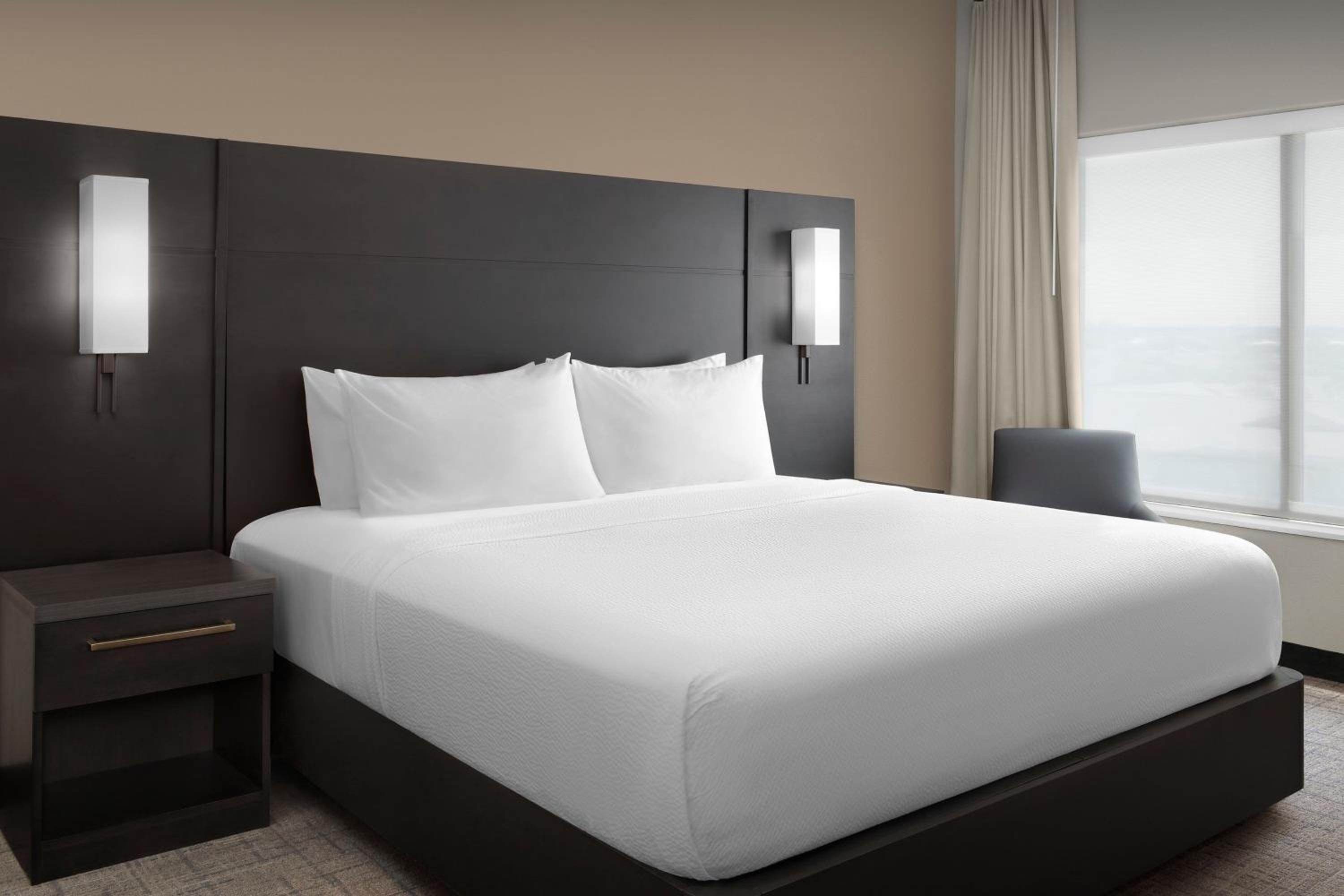 One-Bedroom King Suite with Sofa Bed - Photo 8